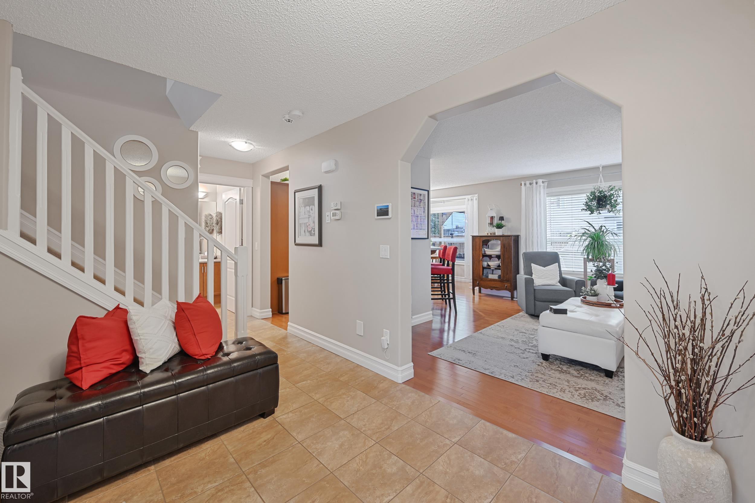 Photo 2 at 7 Spring Grove Crescent, Spruce Ridge, Spruce Grove