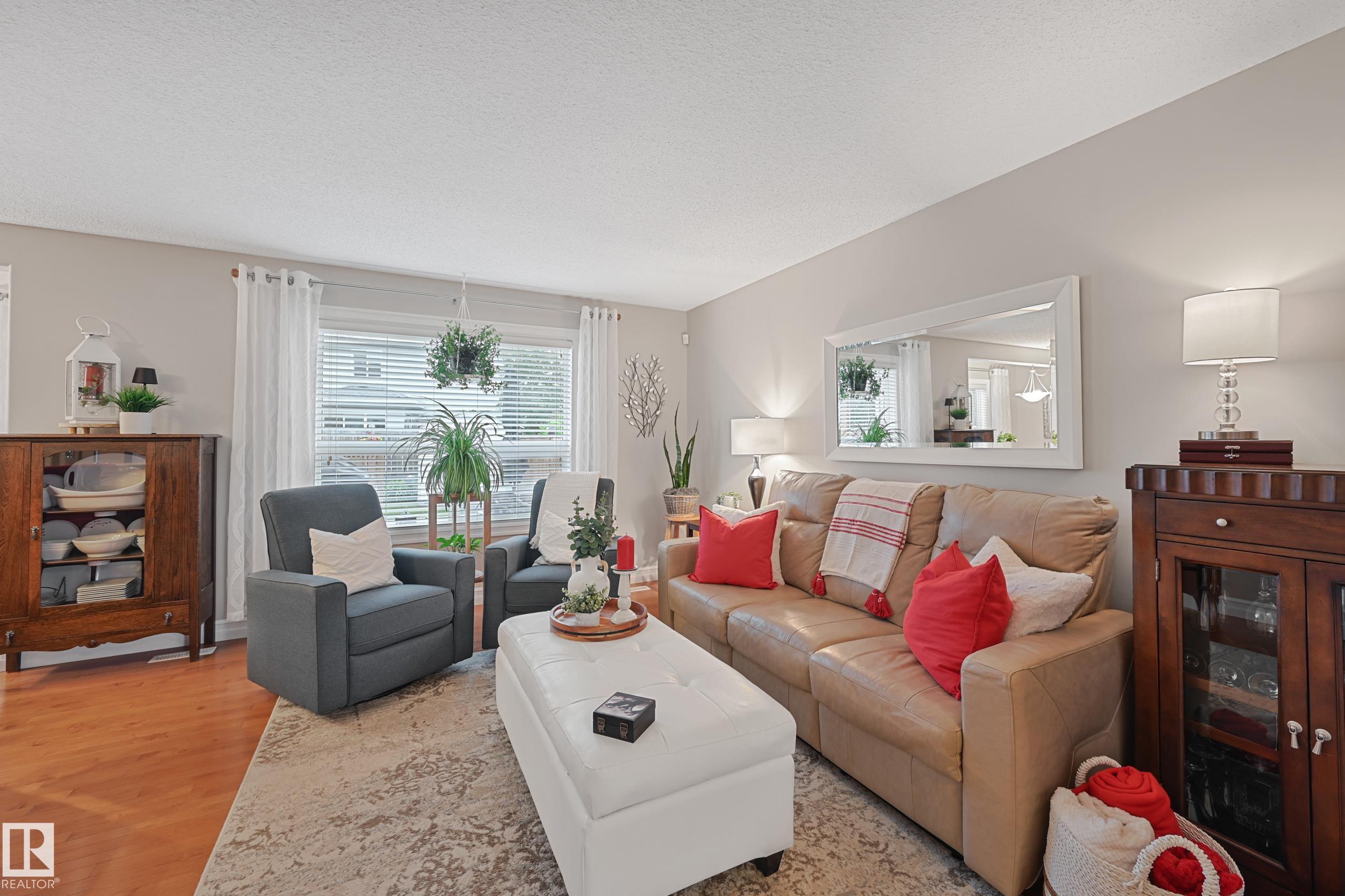 Photo 4 at 7 Spring Grove Crescent, Spruce Ridge, Spruce Grove