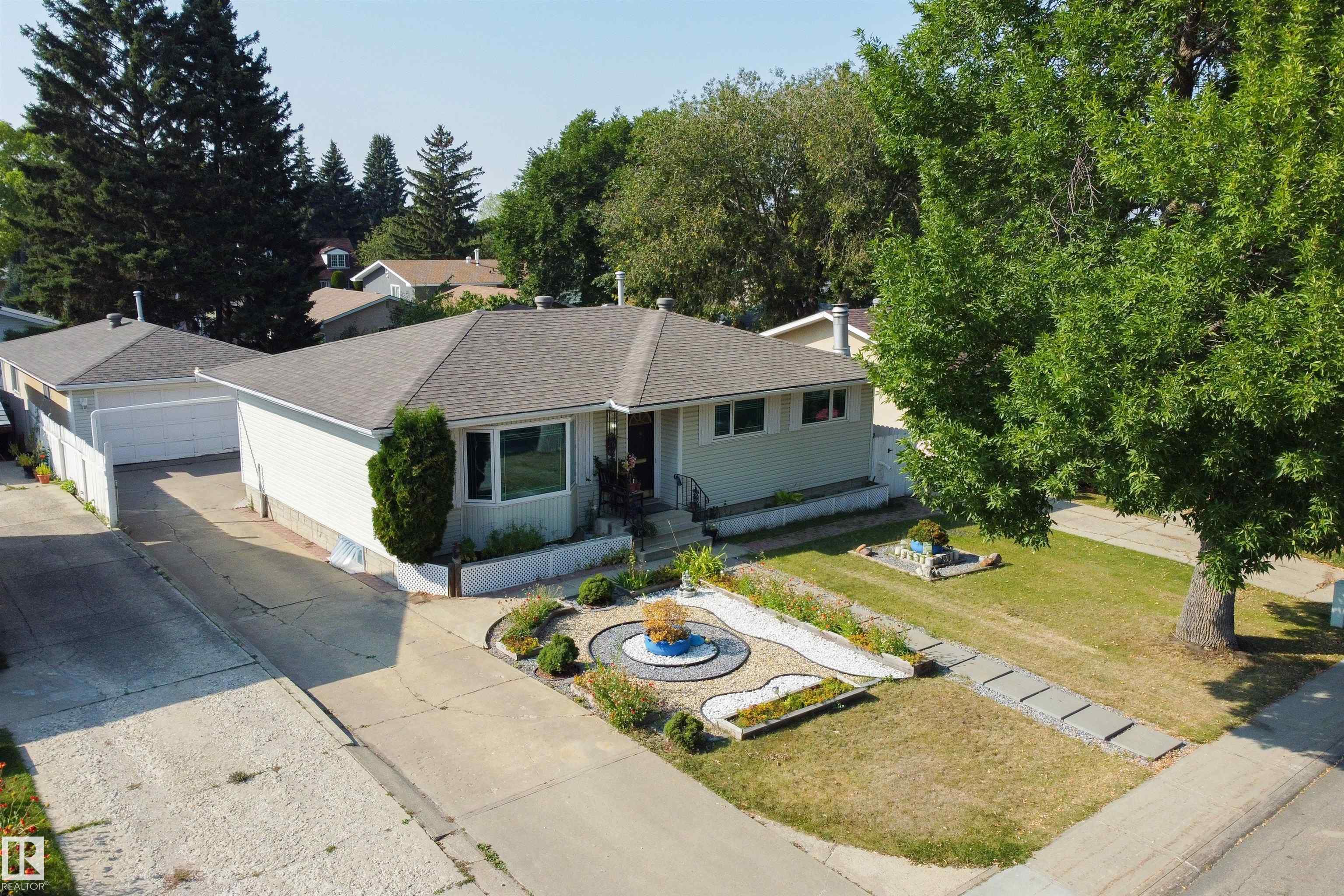 Photo 2 at 26 Peacock Drive, Brentwood, Sherwood Park