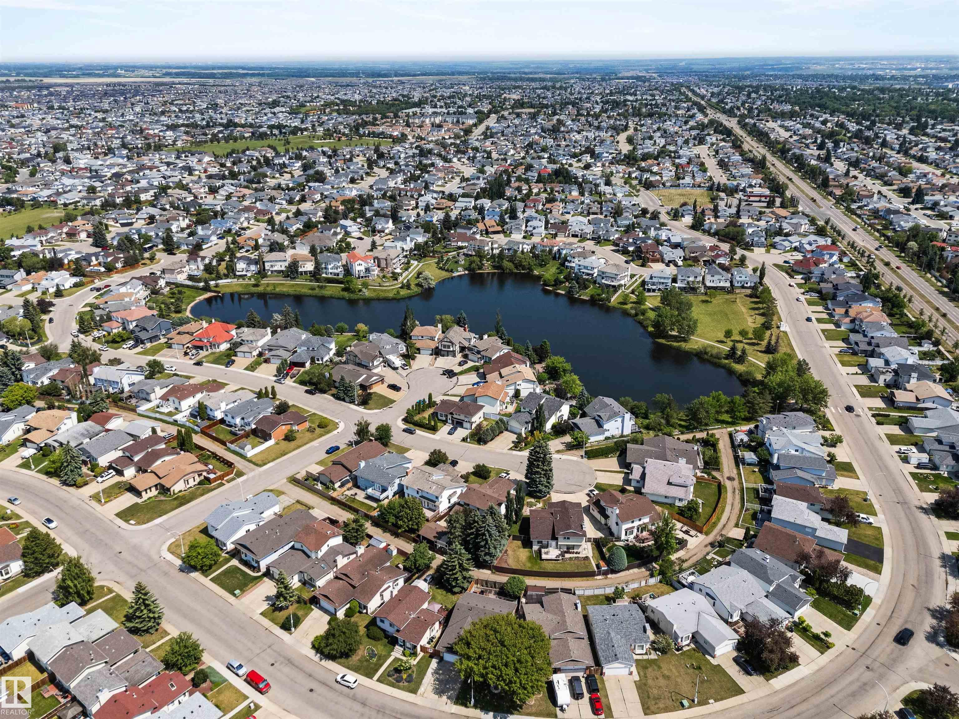 http://cdnparap120.paragonrels.com/ParagonImages/Property/p12/RAE/225370821/46/0/0/0ac7d6d5efbfeab4fabce7adb43663be/1/9749305b00348eefbe36877afe3f6c0b/225370821-C515729D-8786-401E-BE80-6511DFB85FAF.JPG