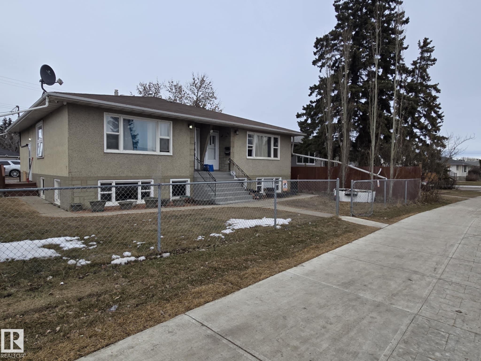 6422 - 6424 132 AV NW