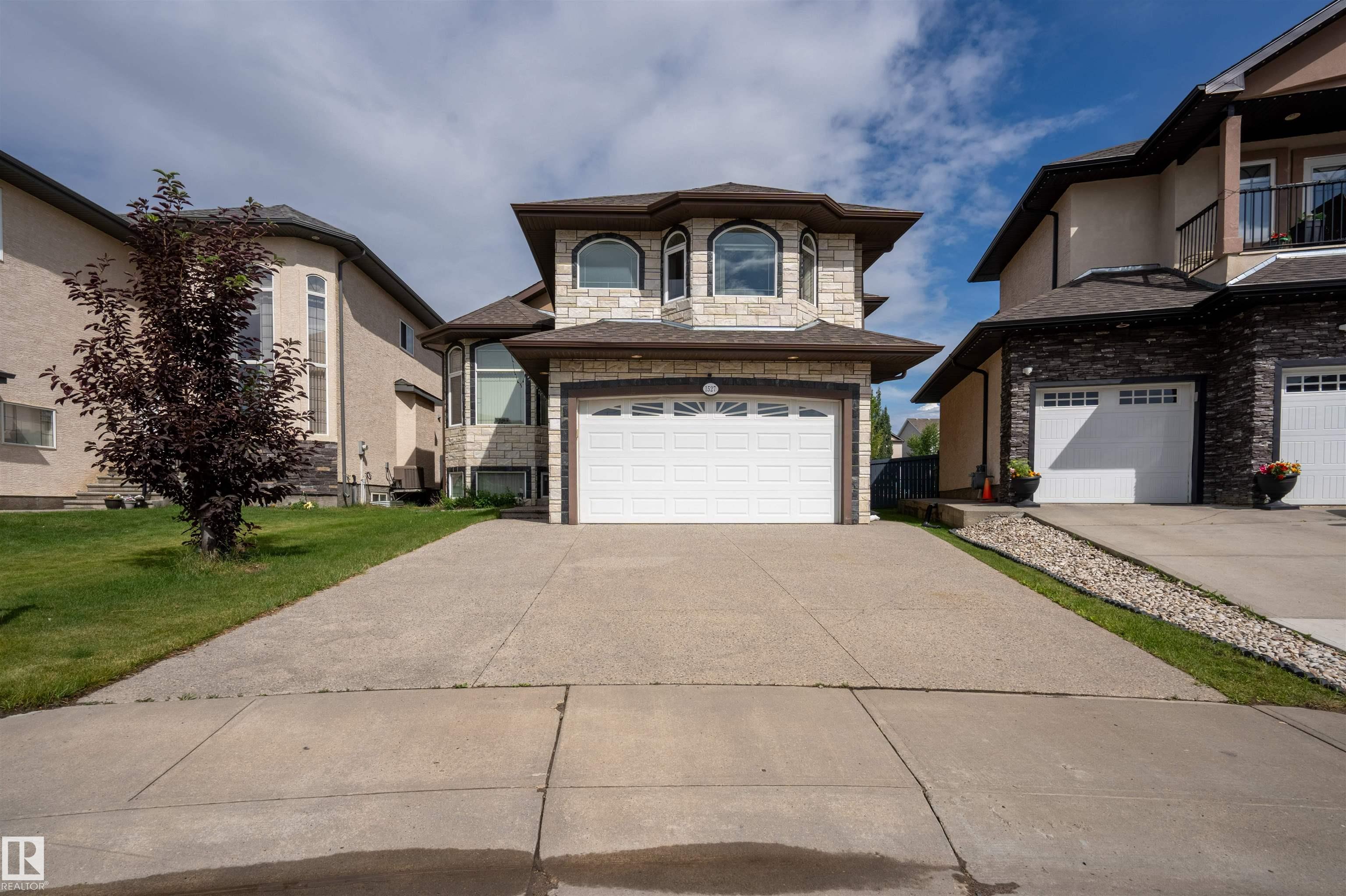 1527 67 Street SW, Summerside, Edmonton 