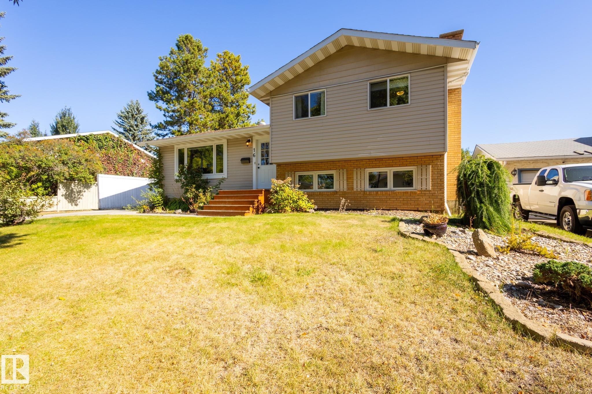 Photo 2 at 16 Larose Drive, Lacombe Park, St. Albert