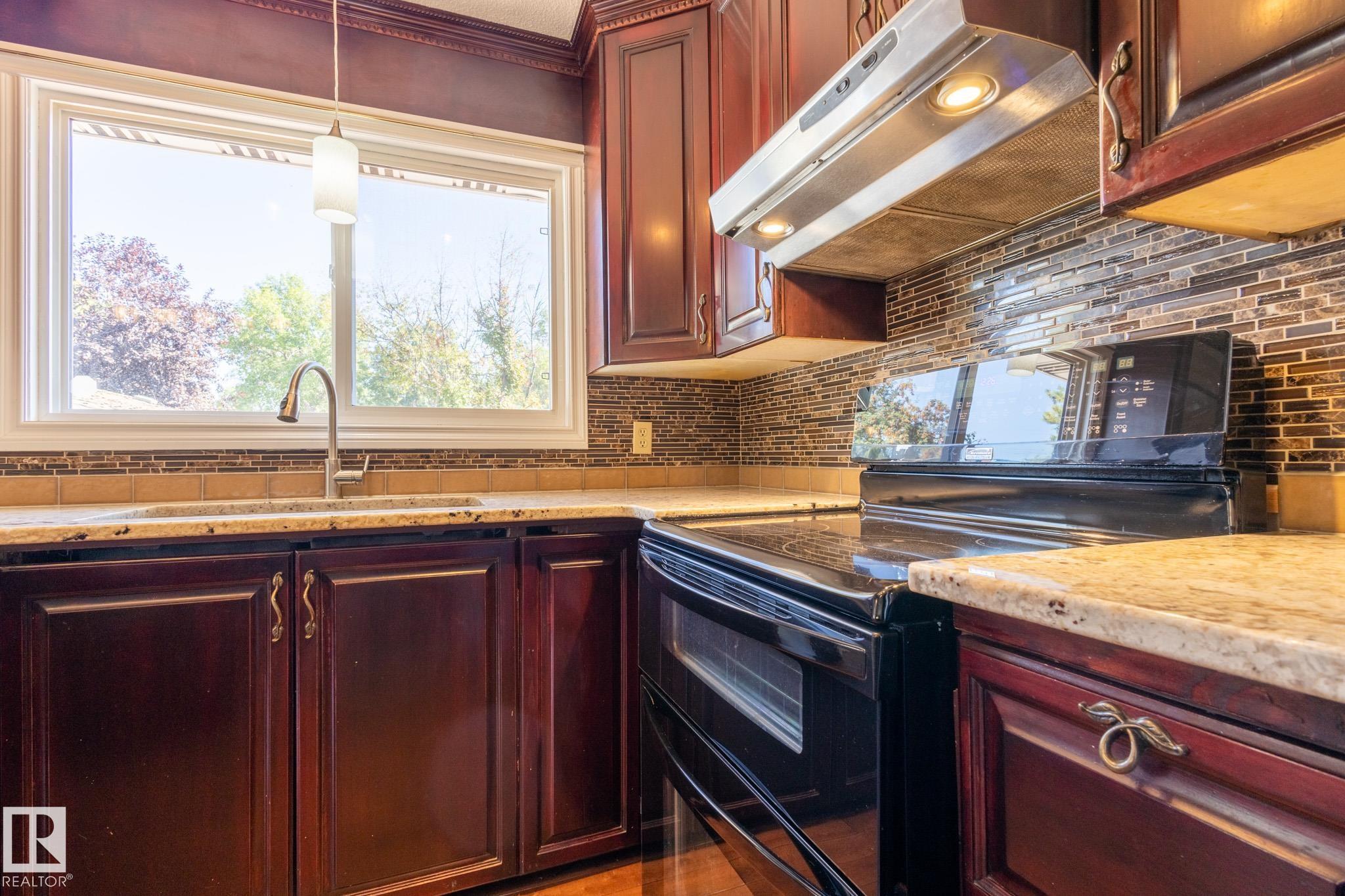 Photo 11 at 16 Larose Drive, Lacombe Park, St. Albert