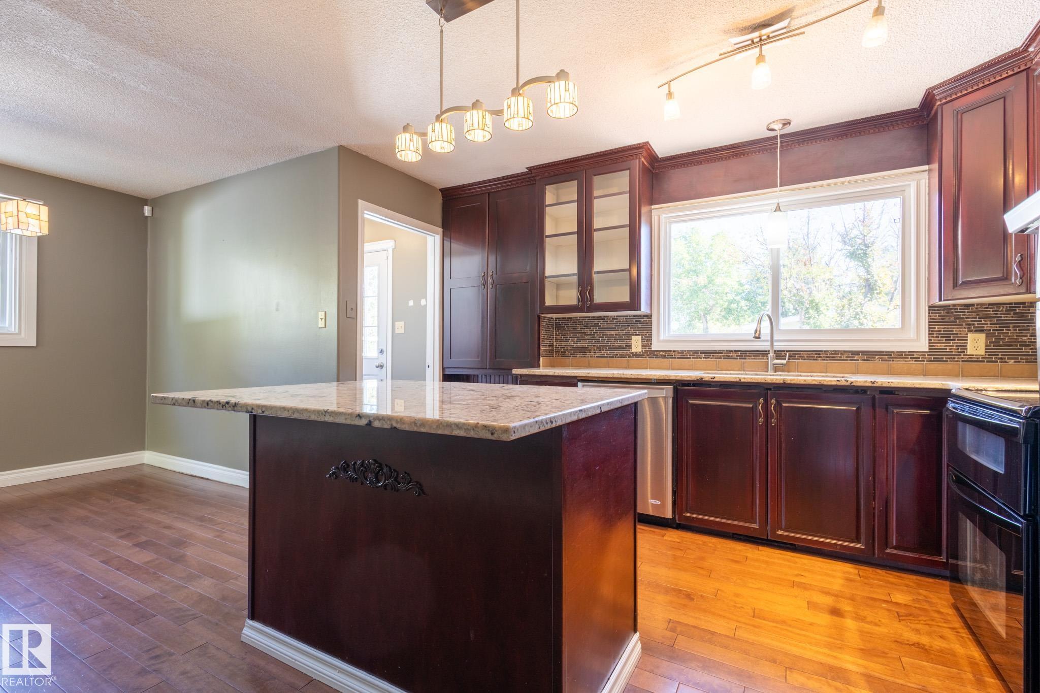 Photo 12 at 16 Larose Drive, Lacombe Park, St. Albert