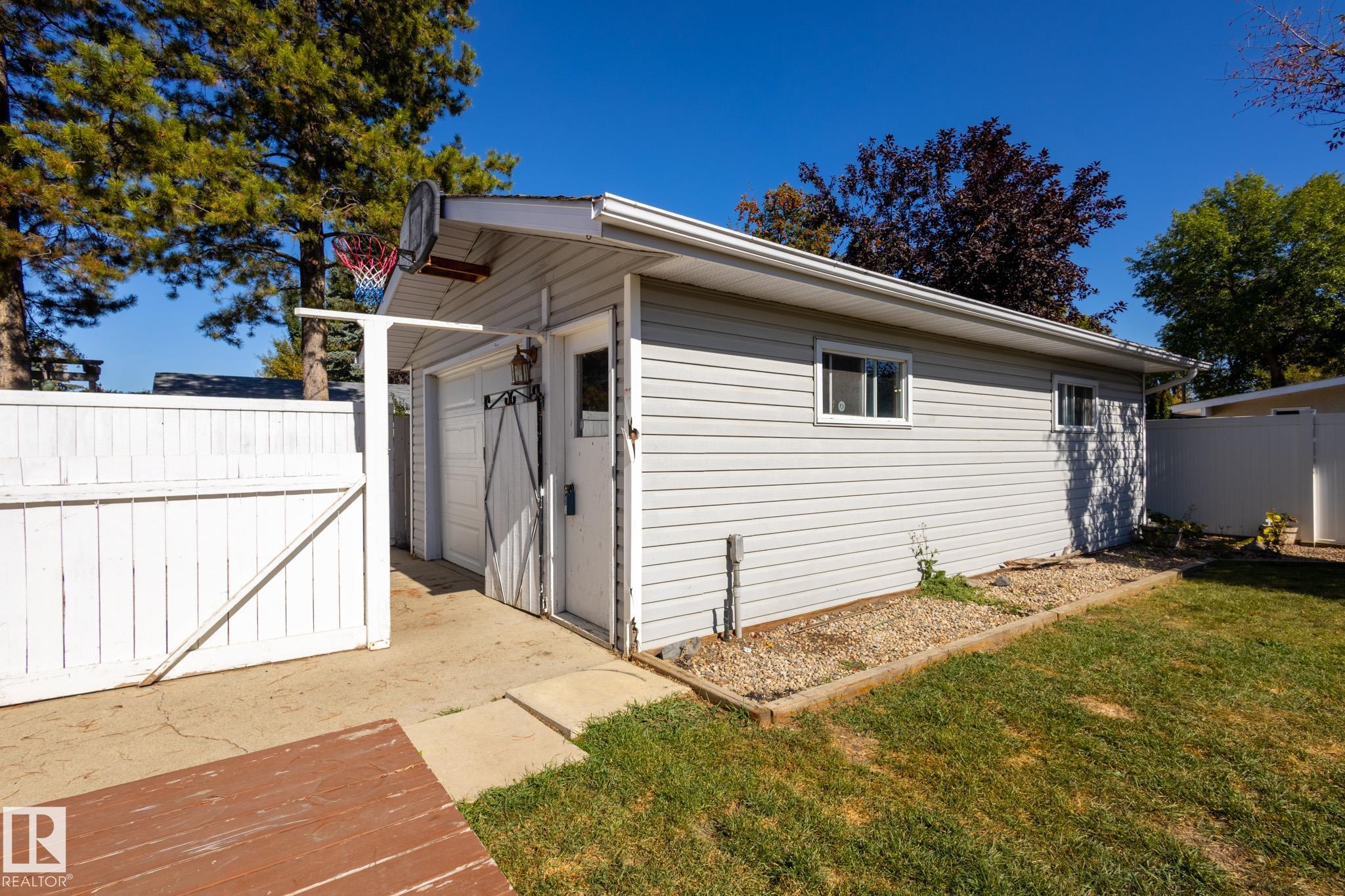 Photo 53 at 16 Larose Drive, Lacombe Park, St. Albert