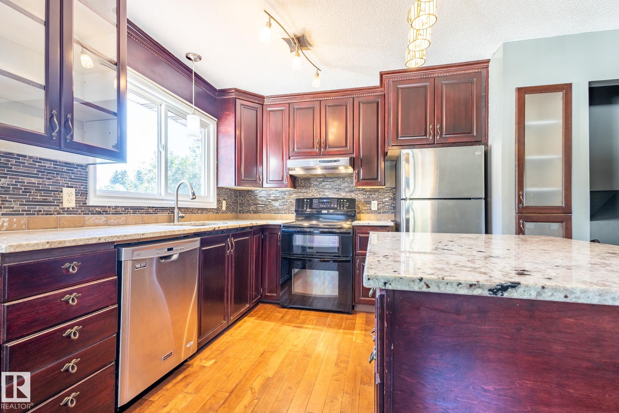 Photo 8 at 16 Larose Drive, Lacombe Park, St. Albert