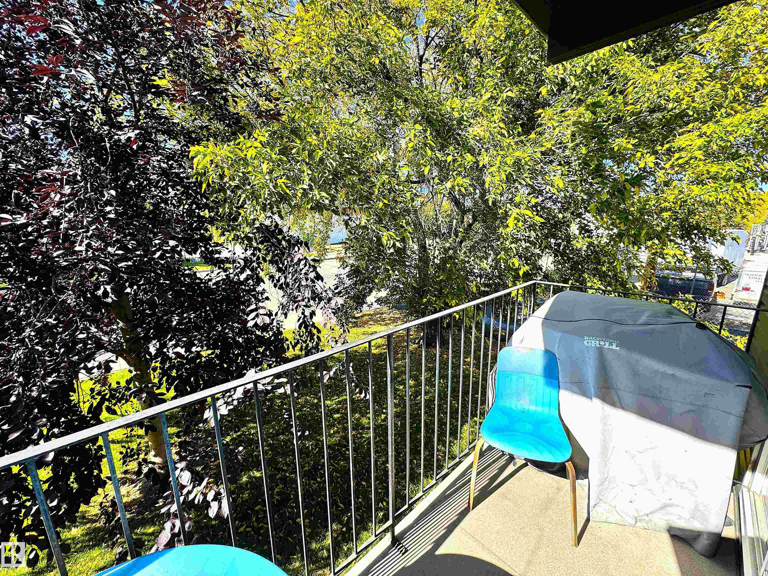 http://cdnparap120.paragonrels.com/ParagonImages/Property/p12/RAE/225370934/16/0/0/328ba6533d32a55d7f8c9f27c75e44d8/1/35a8a5204bc146237b877216f303d2c8/225370934-5cbb9eae-c0f8-47da-8142-879132f26259.JPG