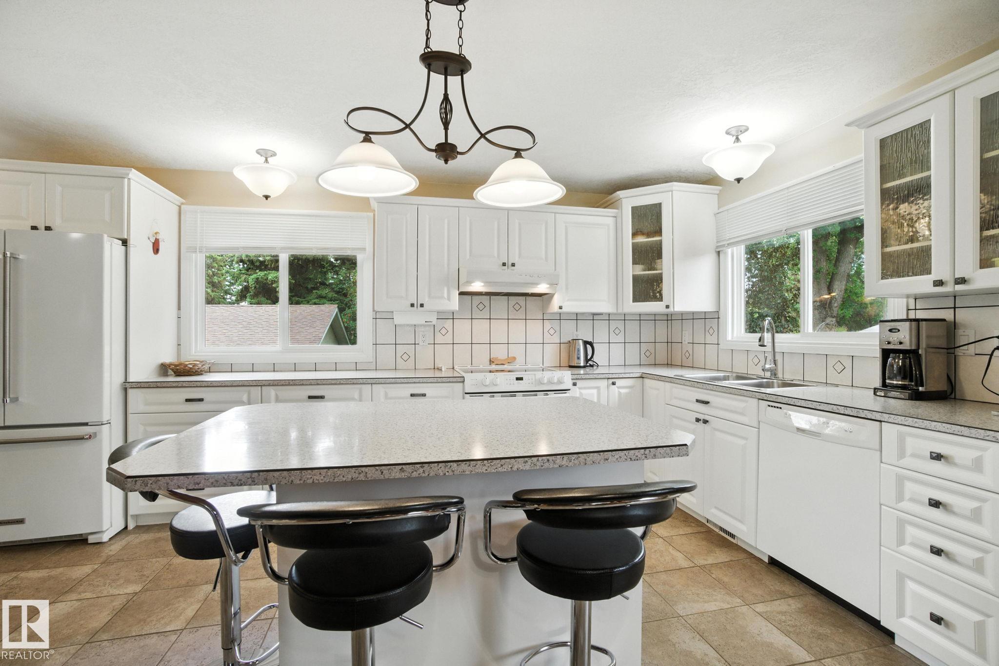Photo 14 at 2 Laydon Drive, Lacombe Park, St. Albert