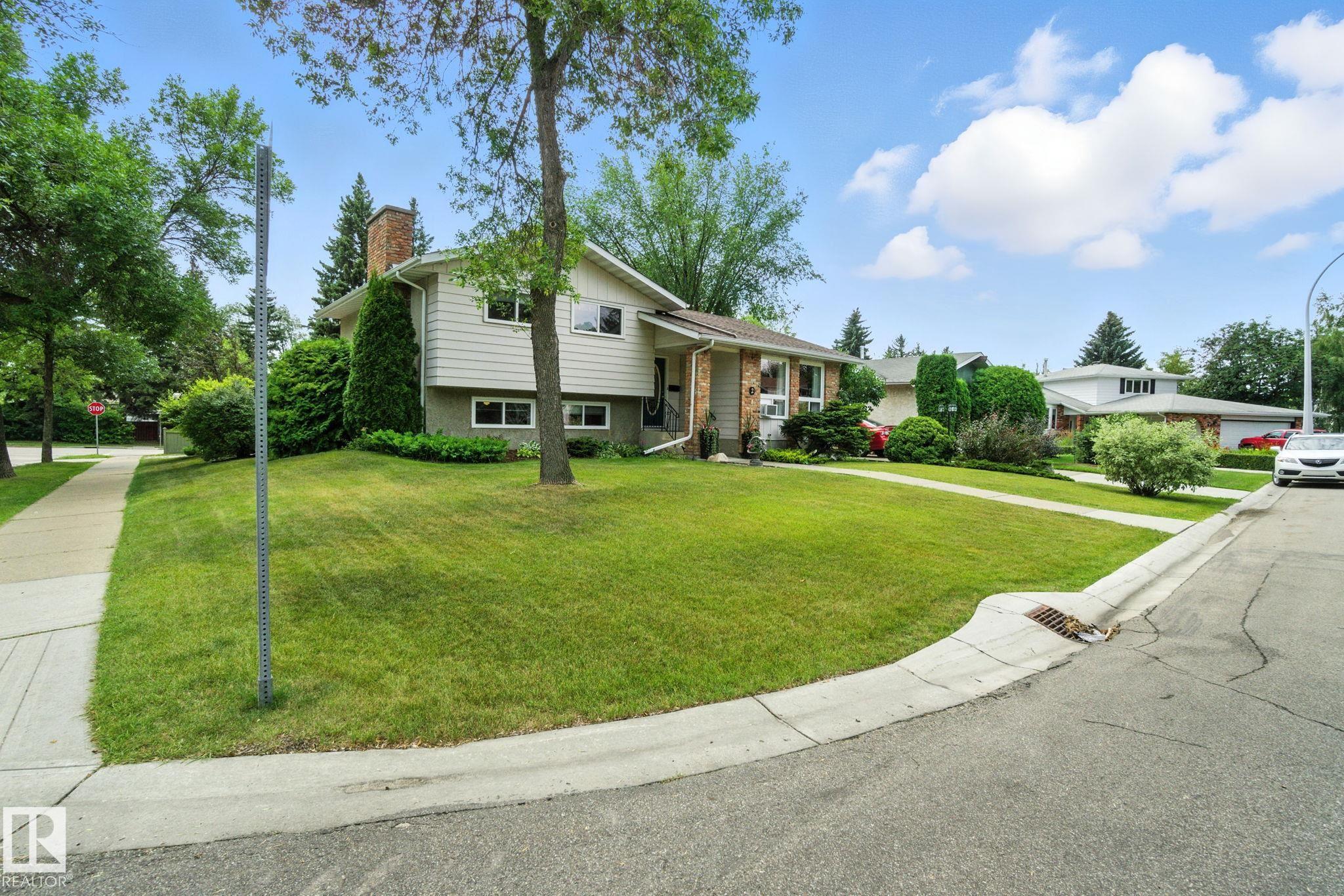 Photo 3 at 2 Laydon Drive, Lacombe Park, St. Albert