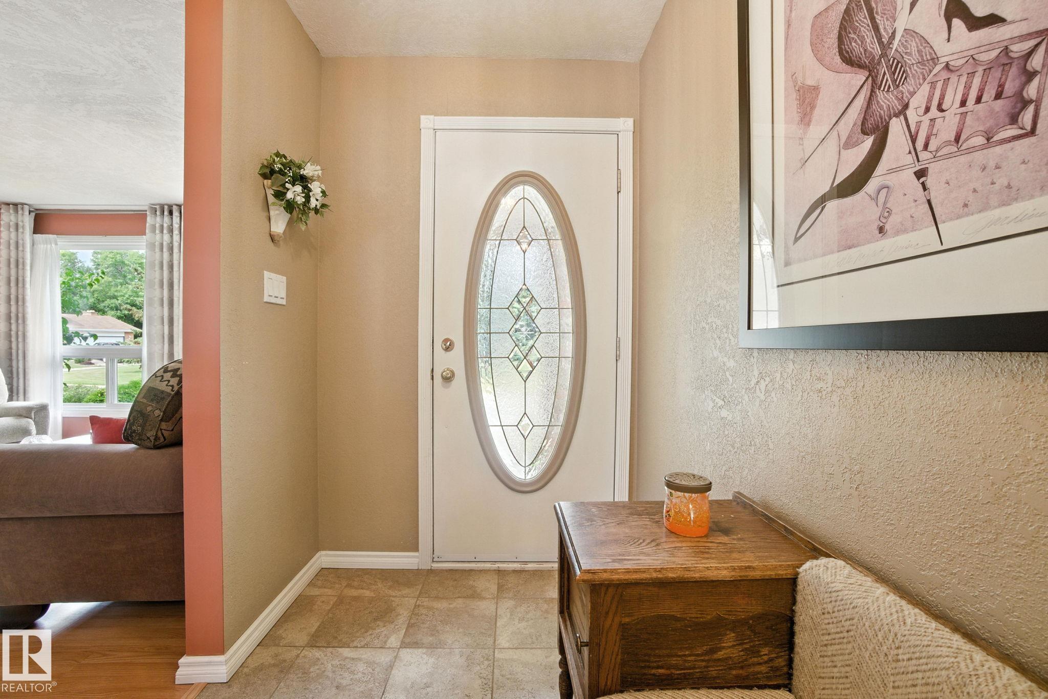 Photo 5 at 2 Laydon Drive, Lacombe Park, St. Albert