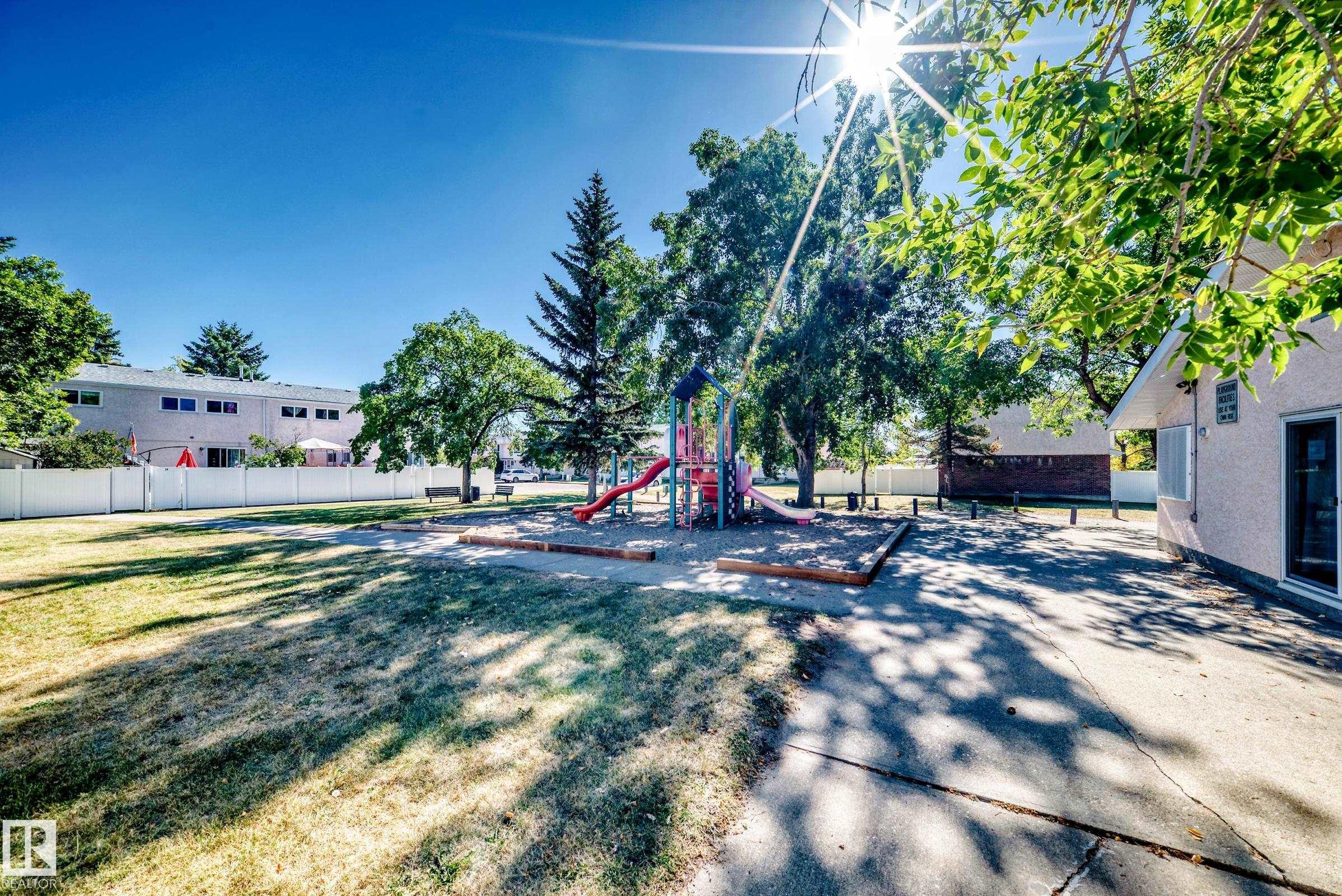 http://cdnparap120.paragonrels.com/ParagonImages/Property/p12/RAE/225370945/40/0/0/a5d3c47b151dbf9c60074d41914563b0/1/bbdb03c0021bbfde74cc24b887930ca1/225370945-8fe18be1-59da-45d9-beb6-c5ceaf6a465b.JPG
