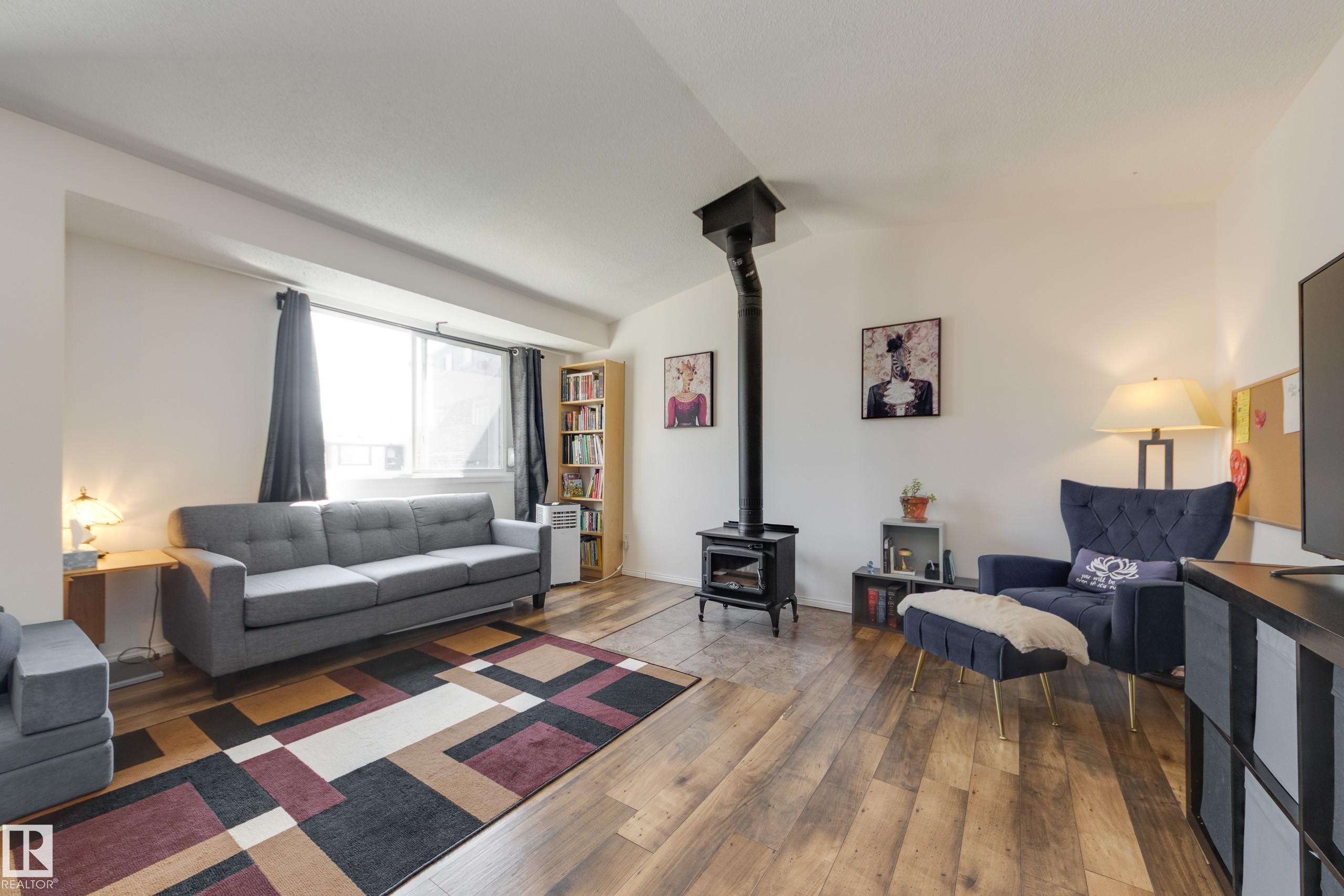 1522 69 Street NW, Menisa, Edmonton 