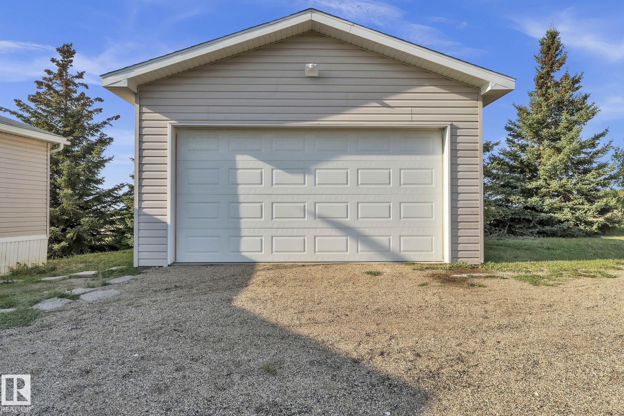 Photo 3 at 56118 Rge Road 240, None, Rural Sturgeon County