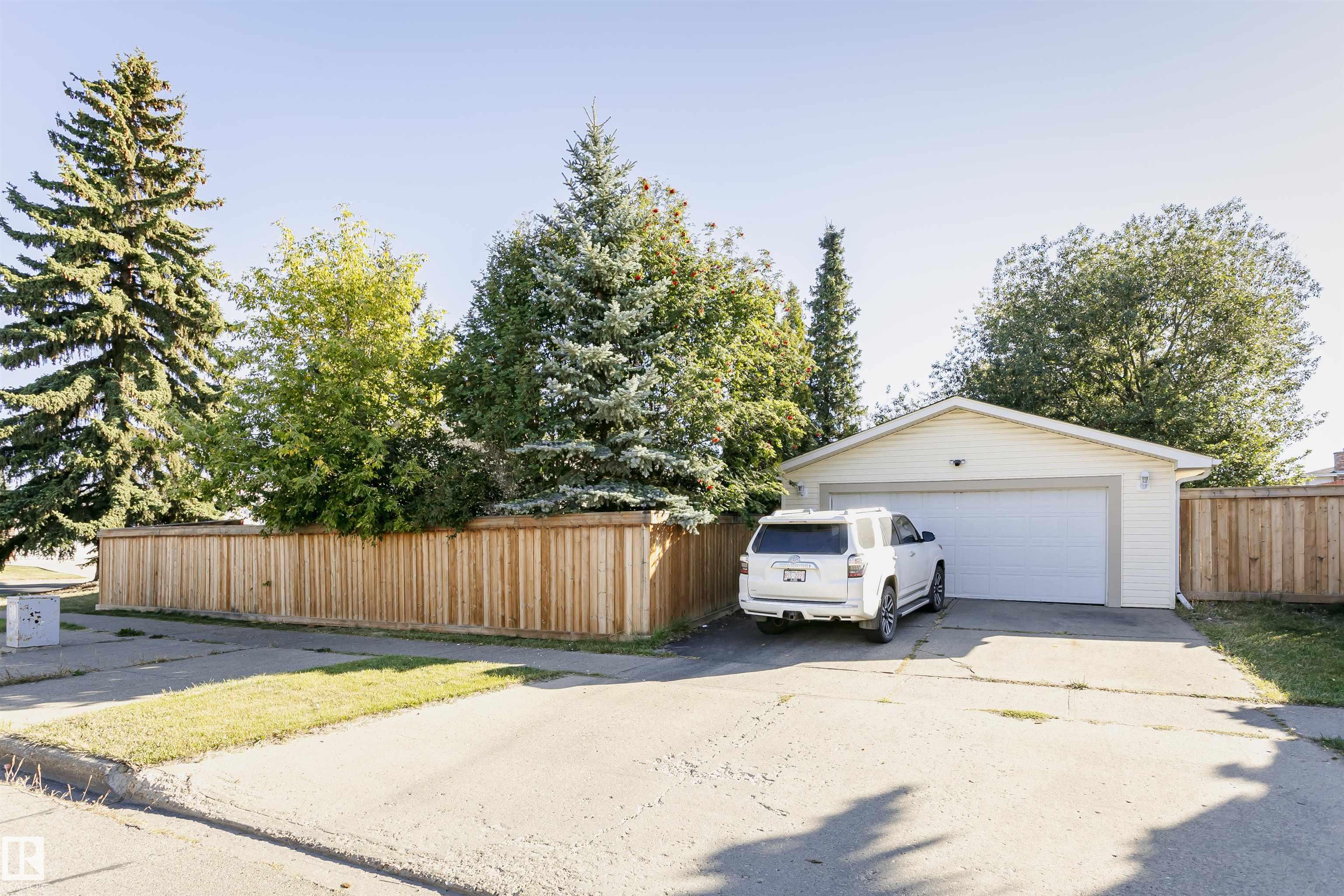 Photo 42 at 18331 68 Avenue NW, Ormsby Place, Edmonton