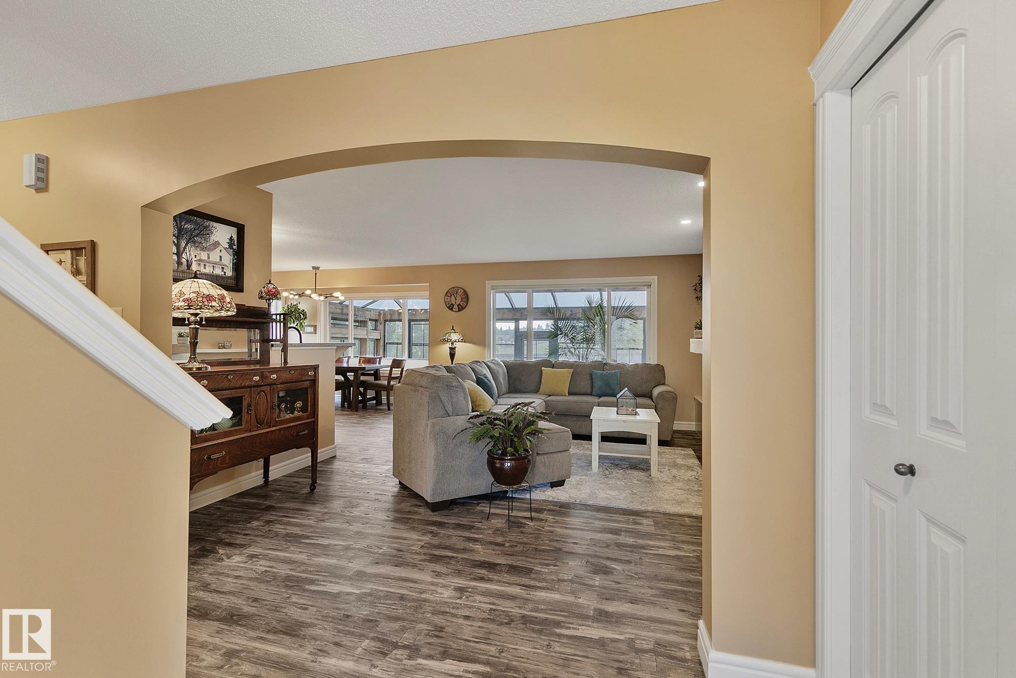 Photo 5 at 15 Harwood Court, Heatherglen, Spruce Grove