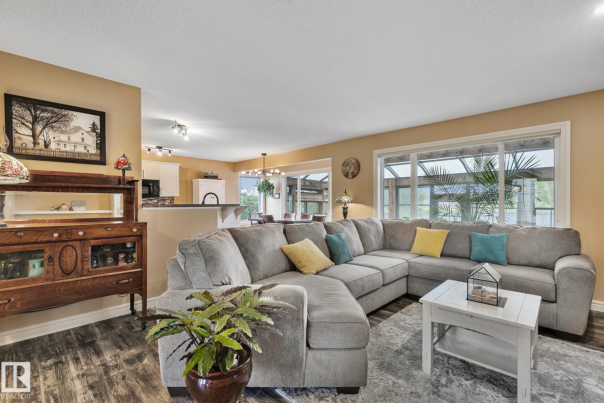 Photo 8 at 15 Harwood Court, Heatherglen, Spruce Grove