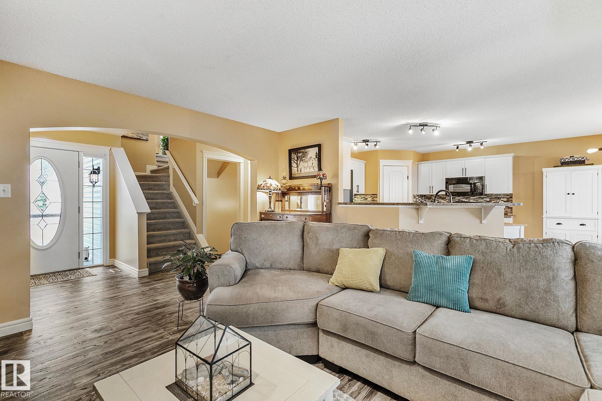 Photo 9 at 15 Harwood Court, Heatherglen, Spruce Grove