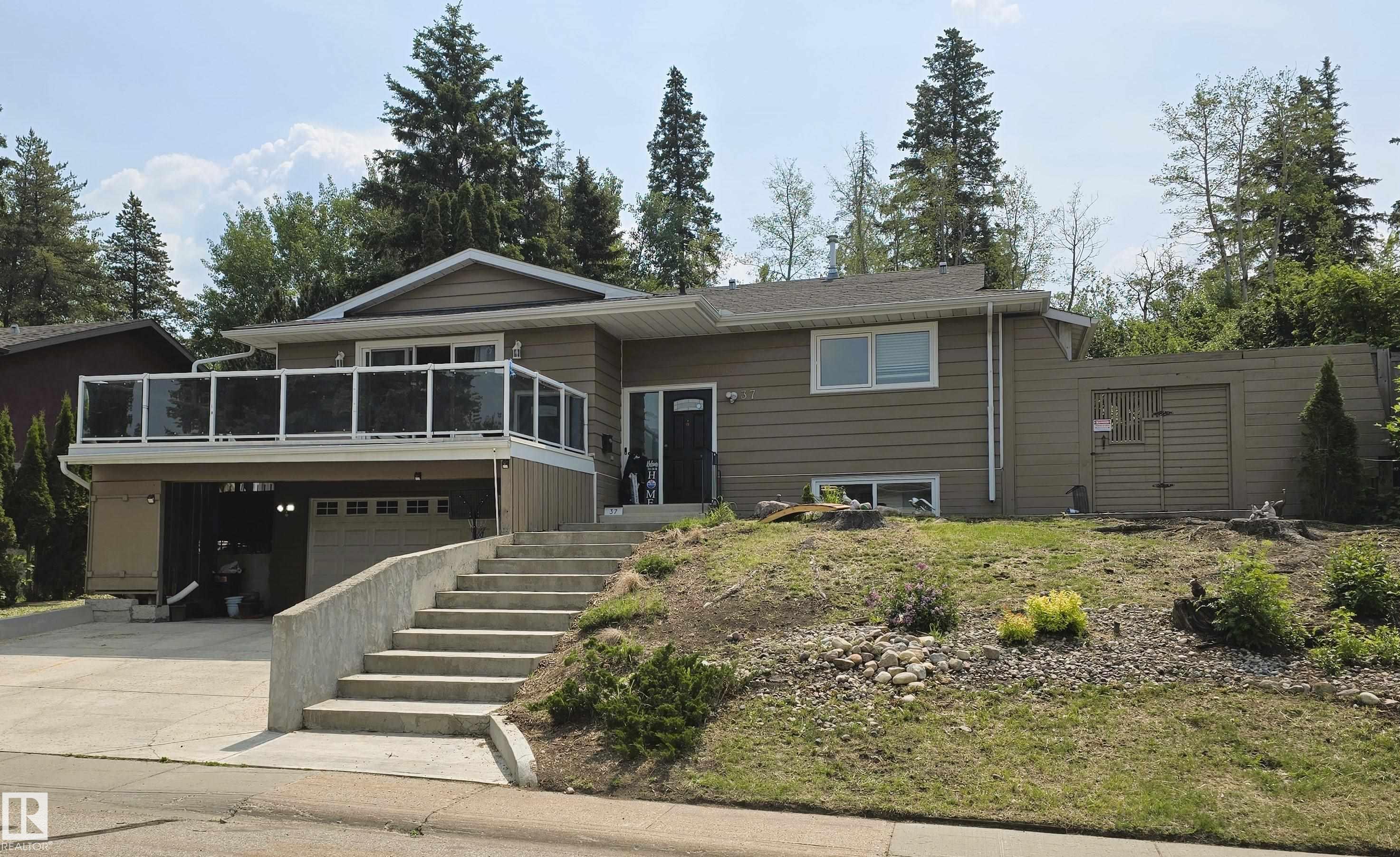 37 Manchester Drive, Mills Haven, Sherwood Park photo number 2
