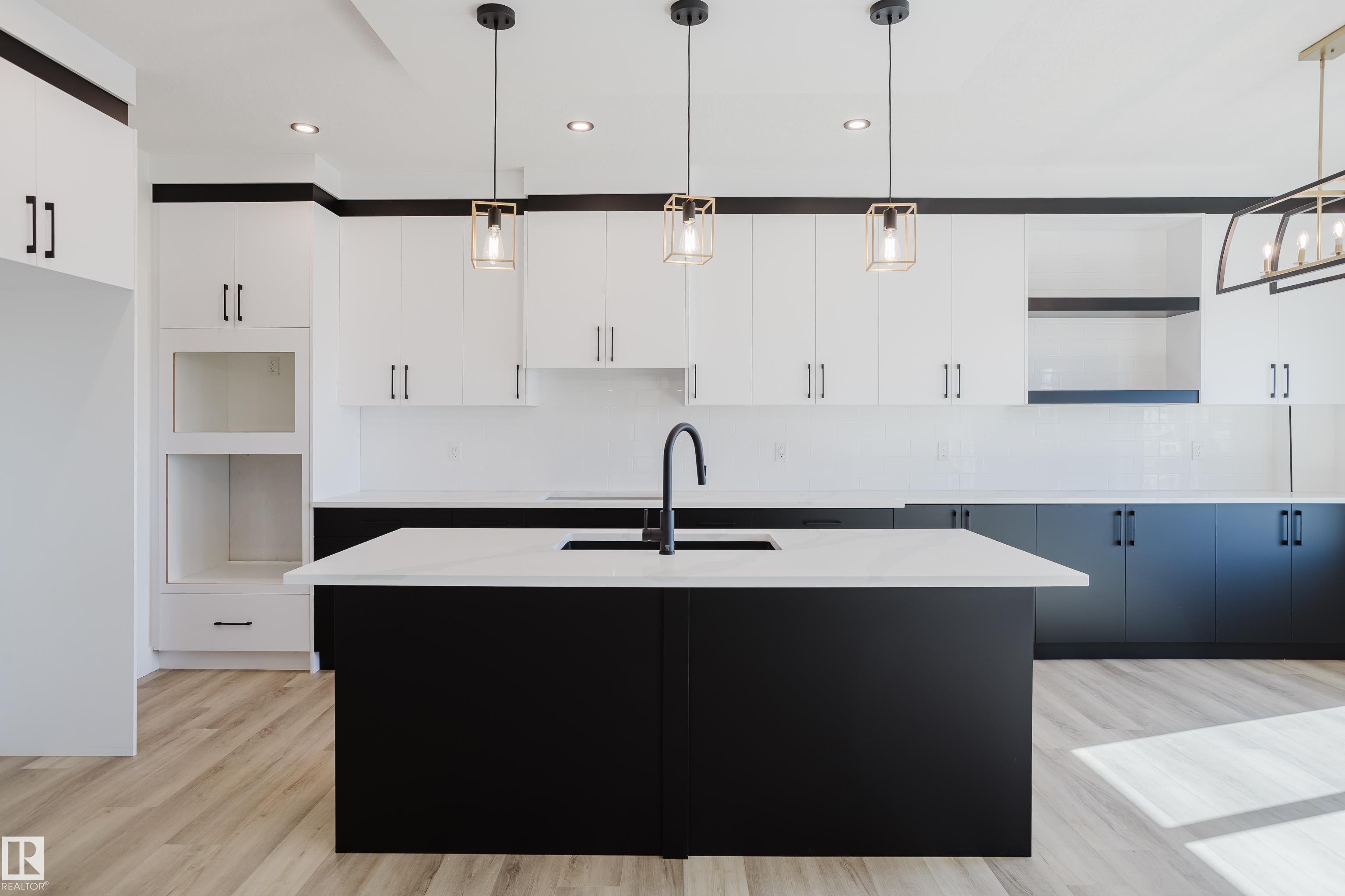Photo 11 at 371 Bluff Cove, Black Stone, Leduc