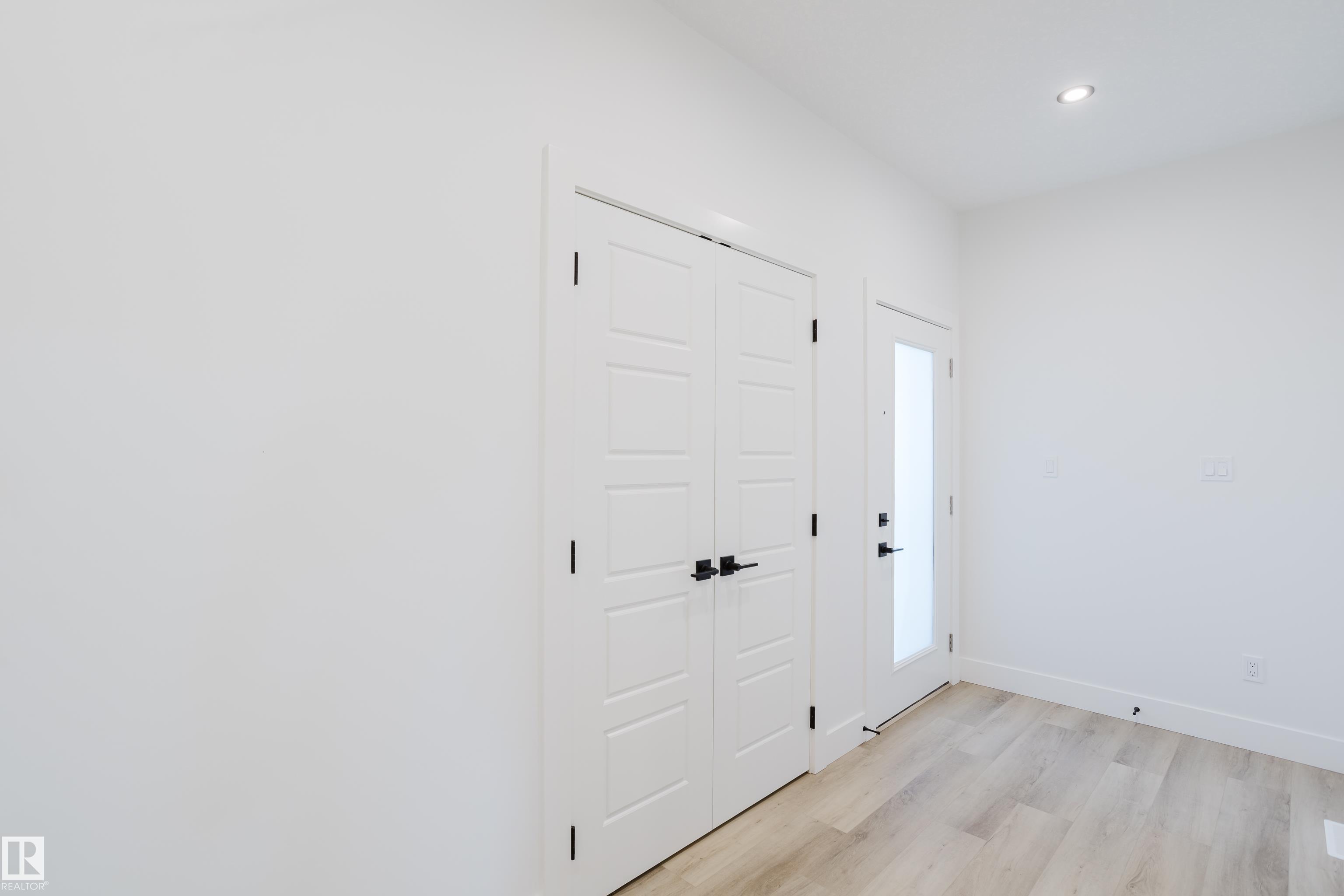 Photo 3 at 371 Bluff Cove, Black Stone, Leduc