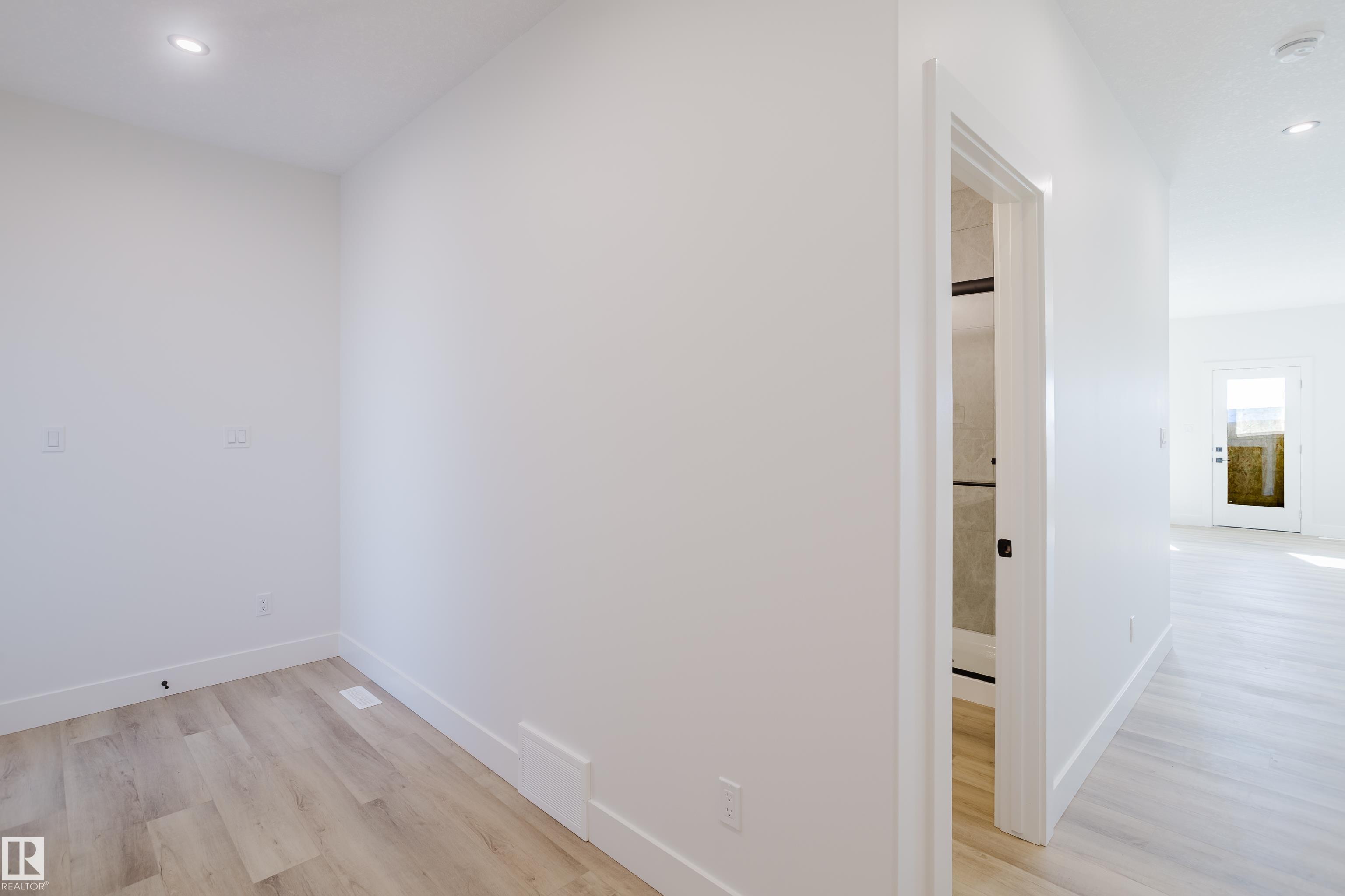 Photo 5 at 371 Bluff Cove, Black Stone, Leduc