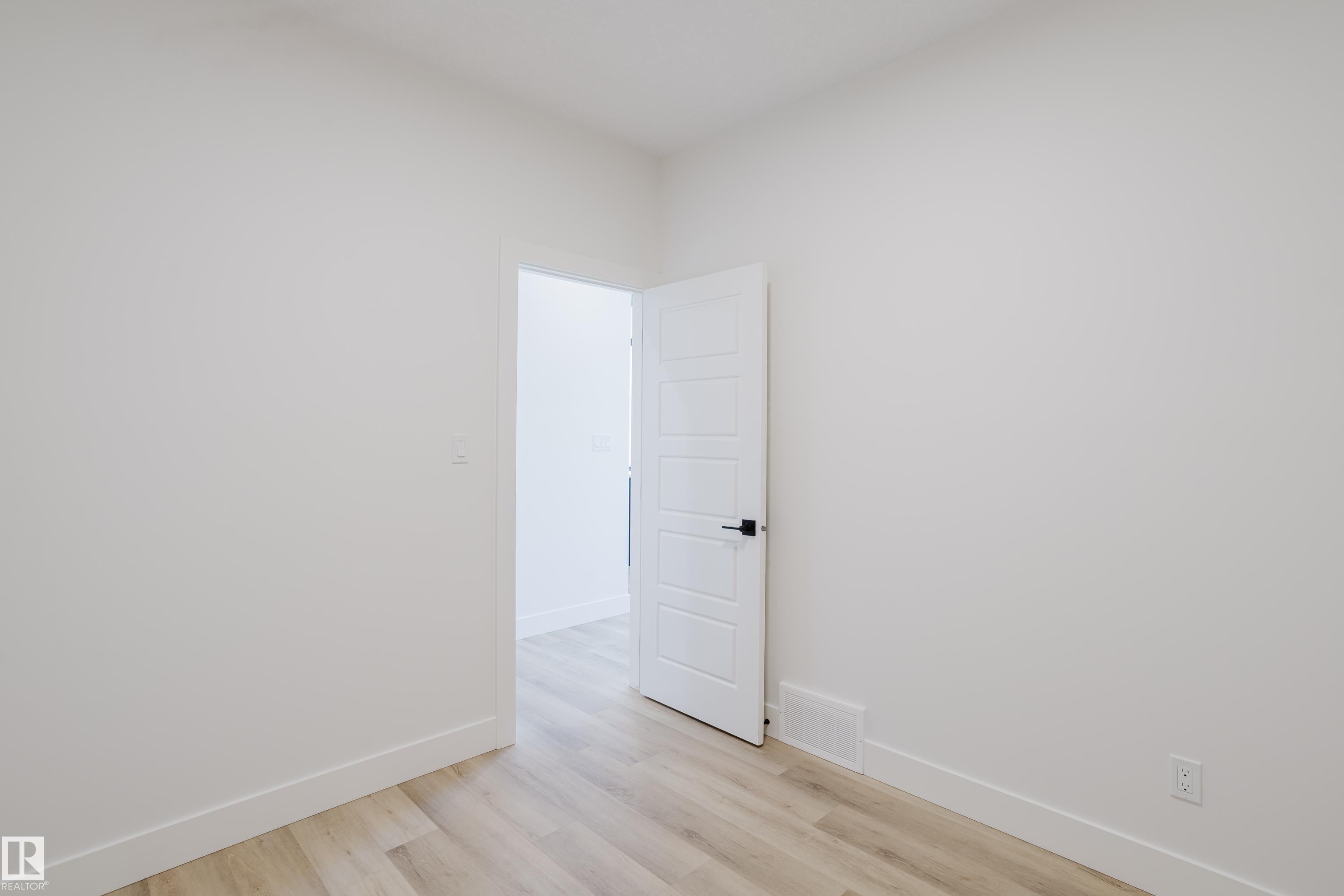 Photo 9 at 371 Bluff Cove, Black Stone, Leduc