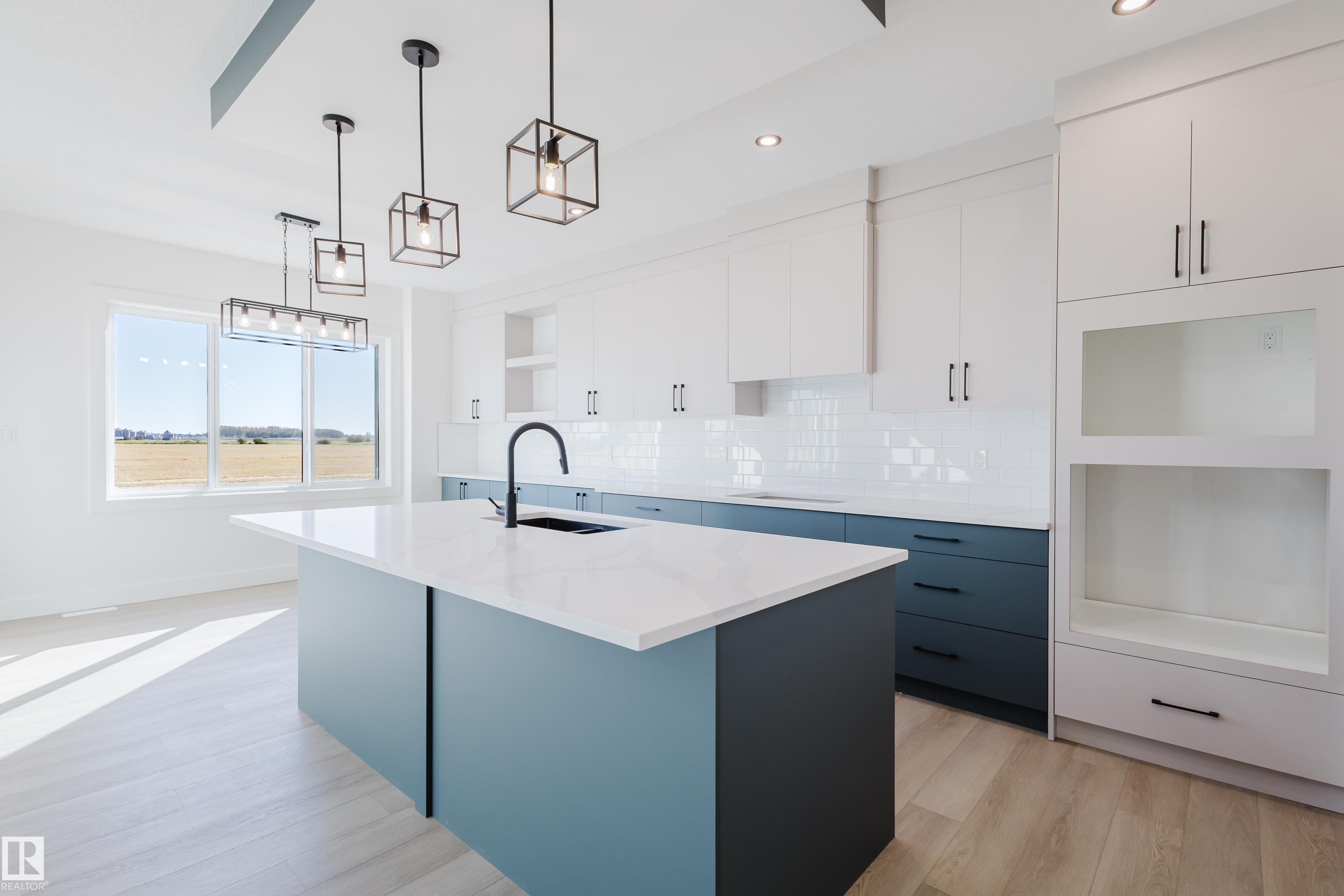 Photo 10 at 329 Bluff Cove, Black Stone, Leduc