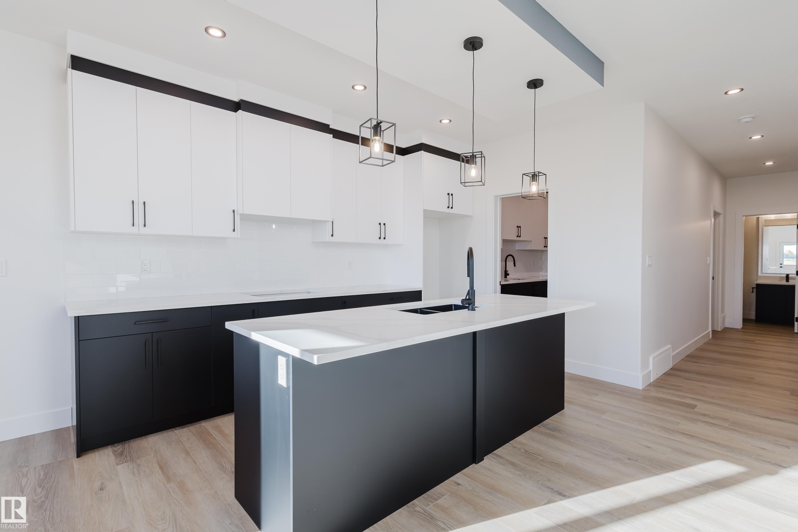 Photo 14 at 327 Bluff Cove, Black Stone, Leduc