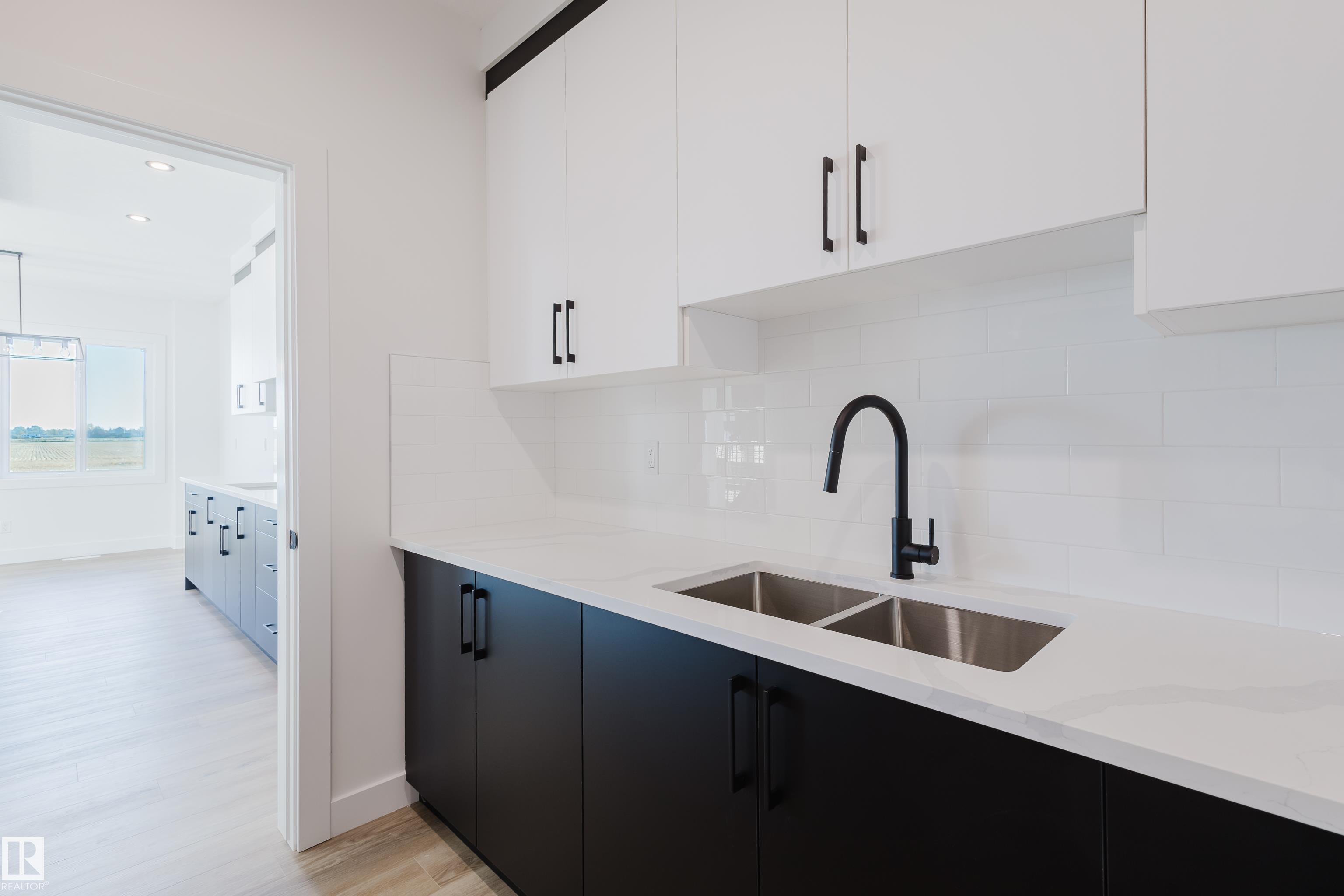 Photo 8 at 327 Bluff Cove, Black Stone, Leduc