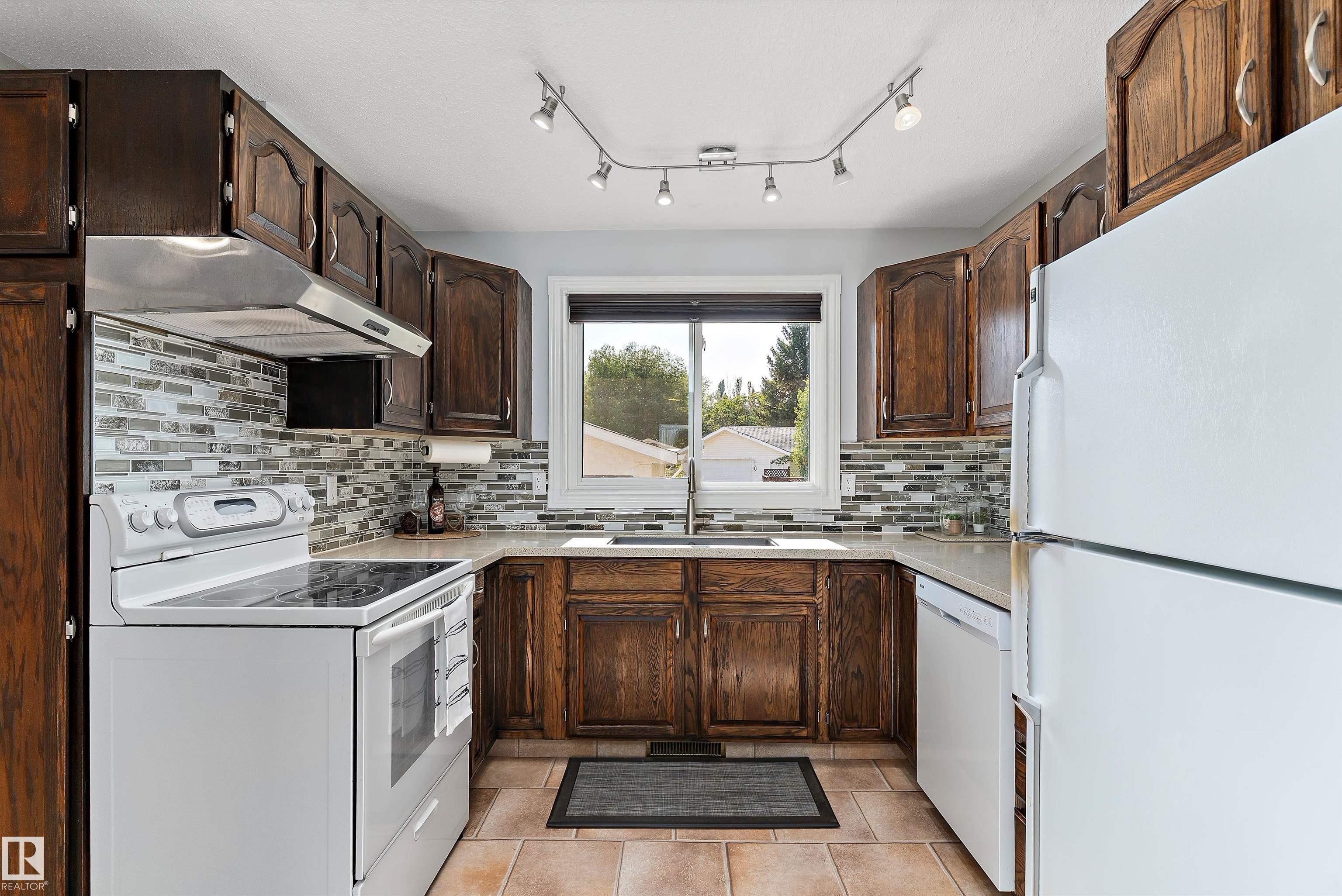 Photo 14 at 114 Brookwood Drive, Brookwood, Spruce Grove