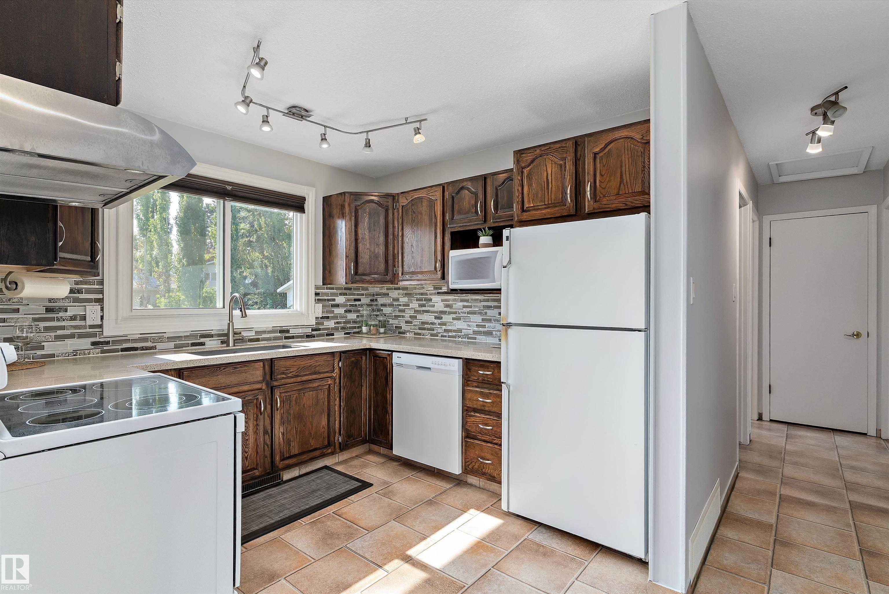 Photo 15 at 114 Brookwood Drive, Brookwood, Spruce Grove