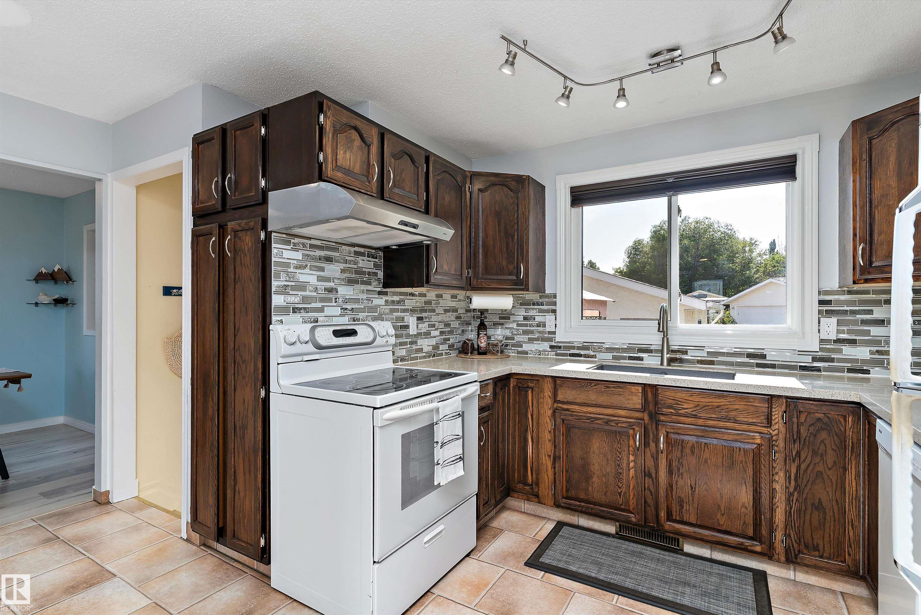 Photo 16 at 114 Brookwood Drive, Brookwood, Spruce Grove