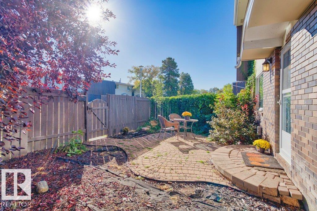 182 Roseland Village NW, Northmount, Edmonton 