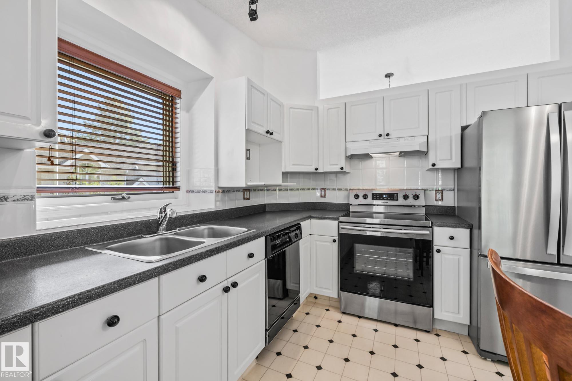 Photo 10 at 4 - 15 Poirier Avenue, Pineview, St. Albert