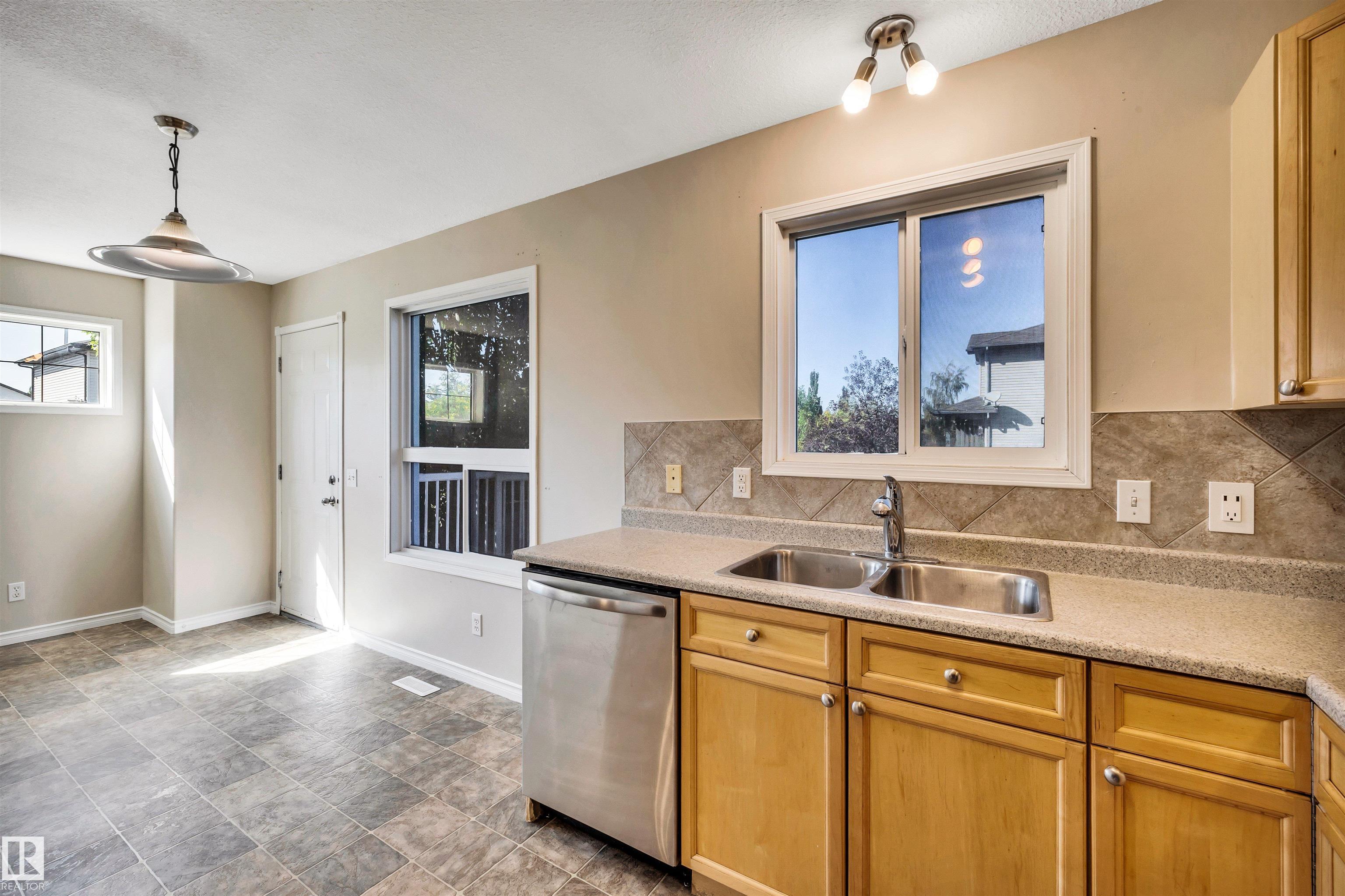 Photo 11 at 163 Bridgeport Boulevard, Bridgeport, Leduc