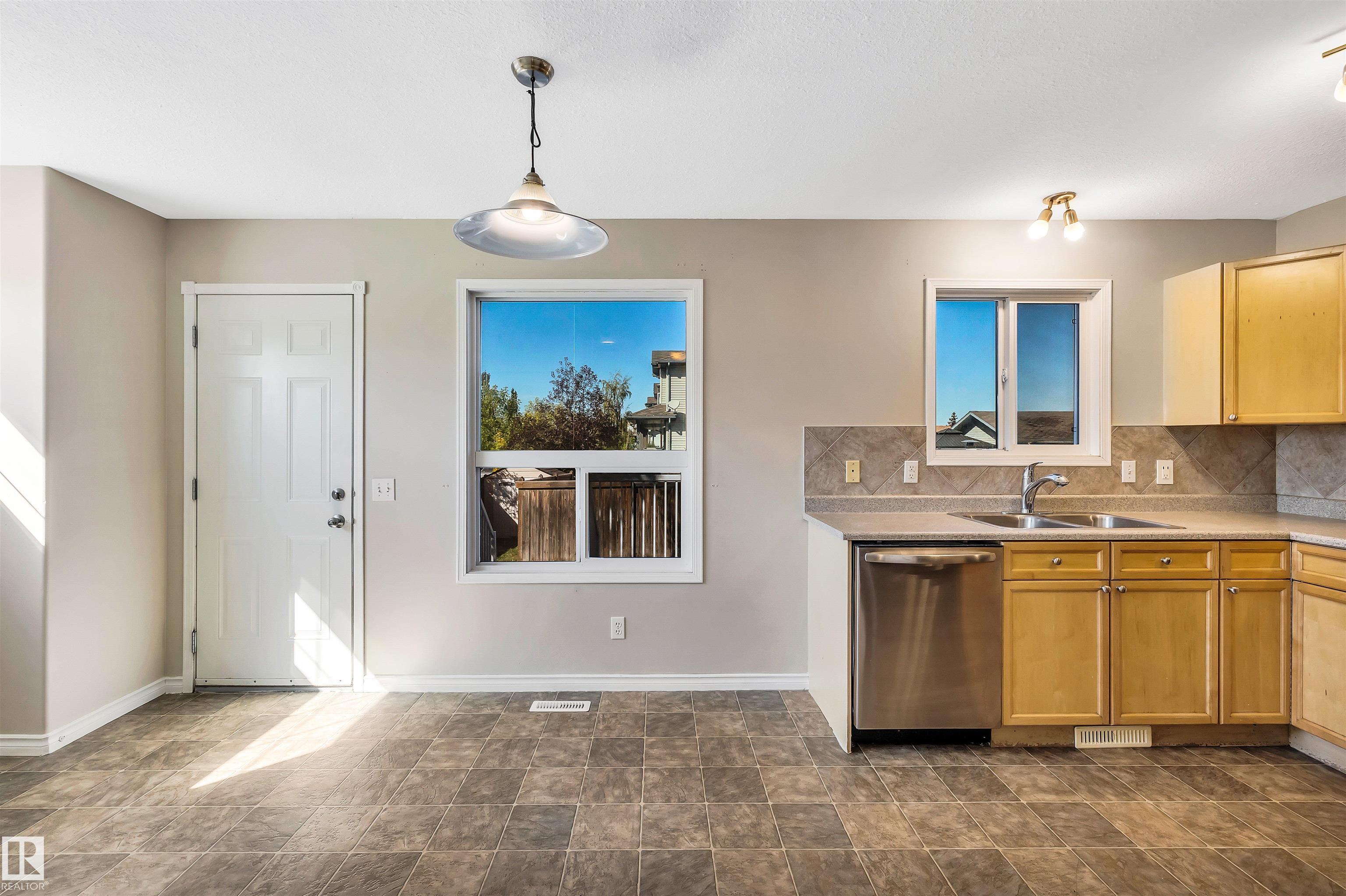 Photo 12 at 163 Bridgeport Boulevard, Bridgeport, Leduc