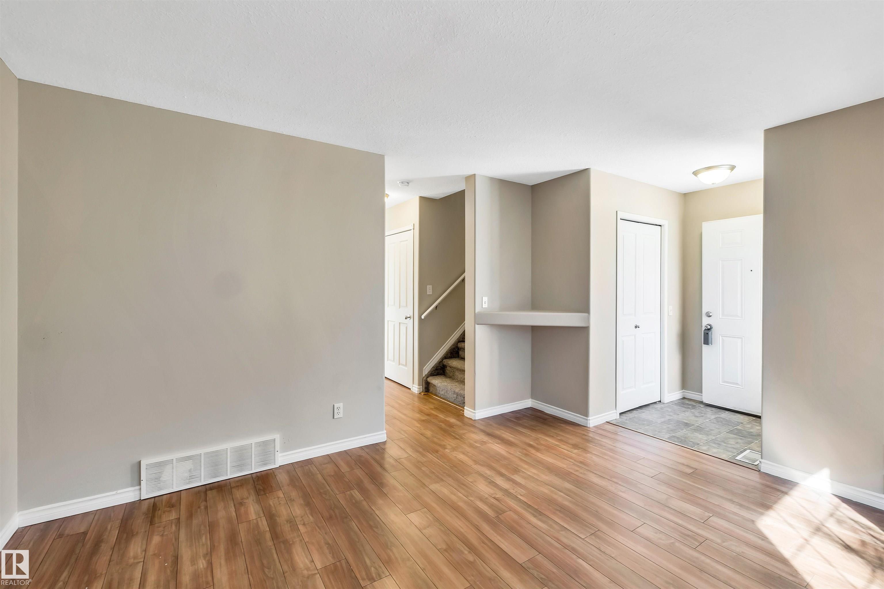 Photo 7 at 163 Bridgeport Boulevard, Bridgeport, Leduc