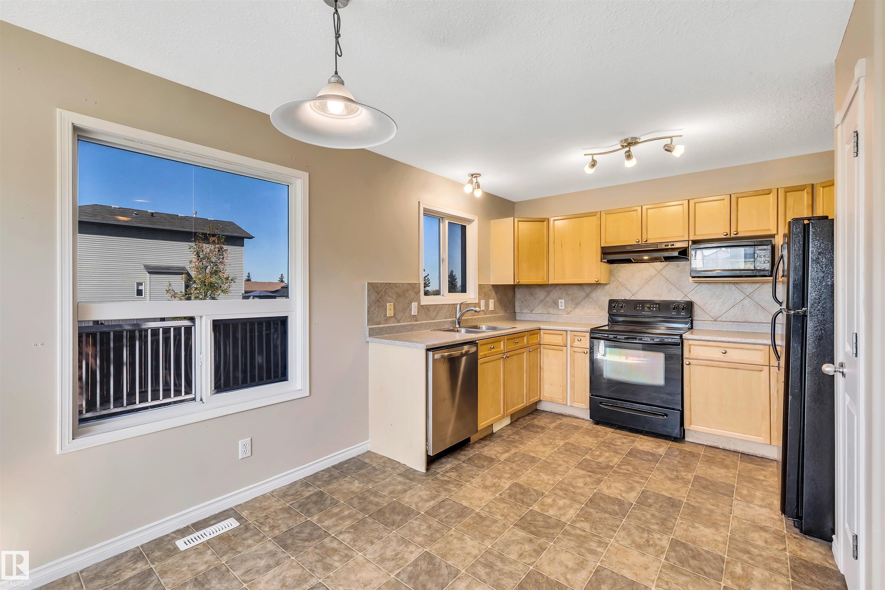 Photo 10 at 163 Bridgeport Boulevard, Bridgeport, Leduc