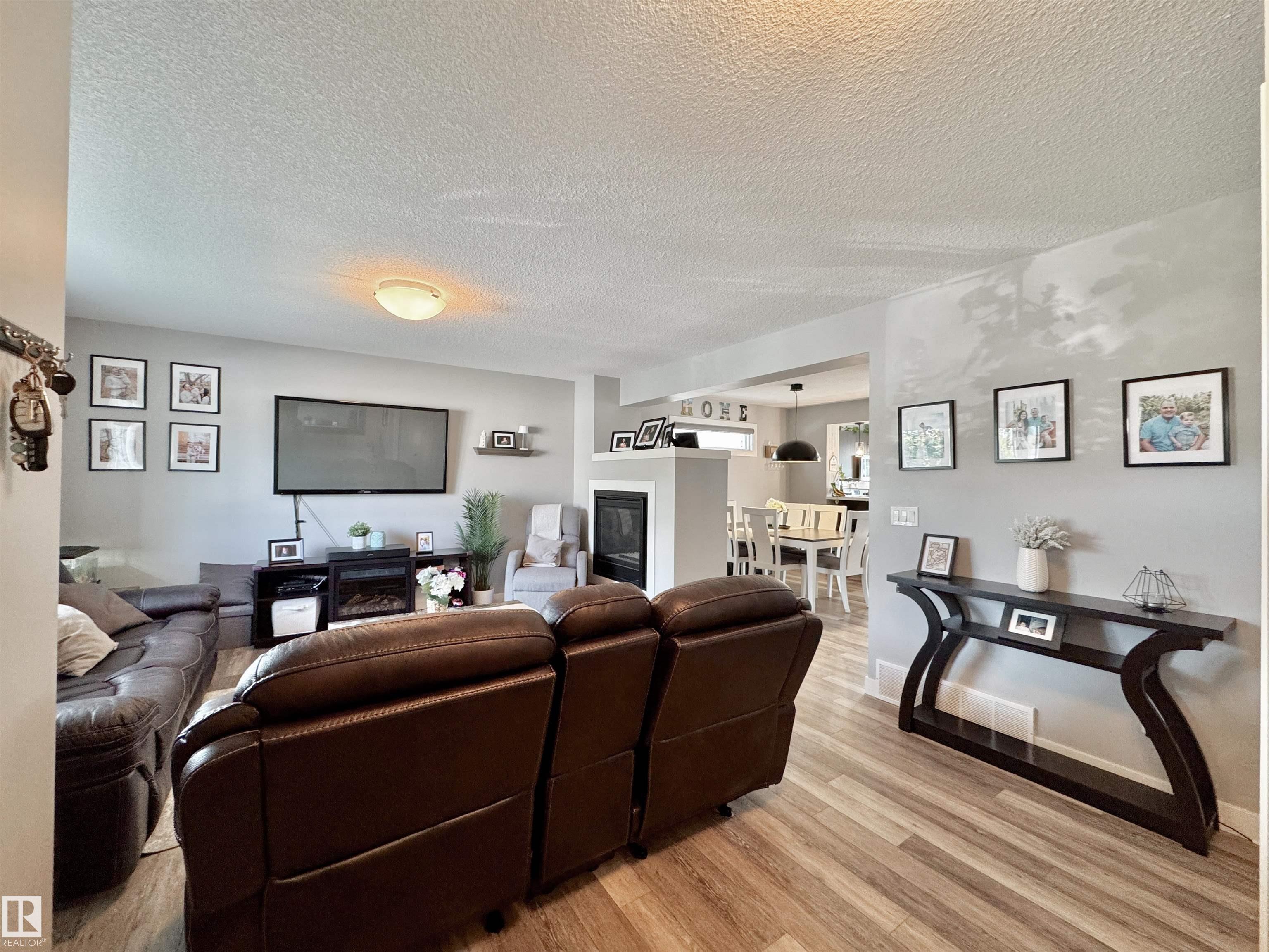 Photo 2 at 189 Radcliffe Wynd, South Pointe, Fort Saskatchewan