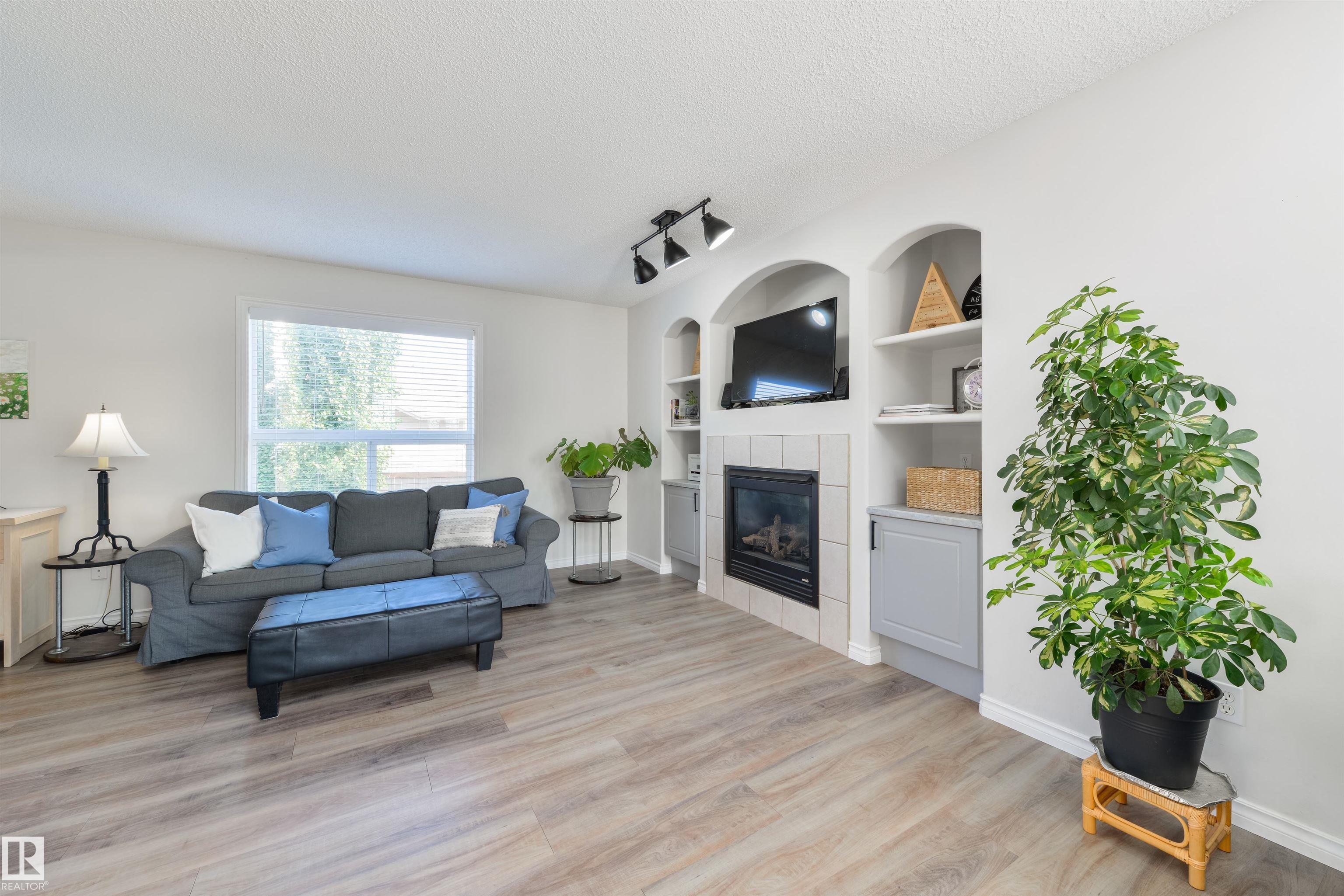 Photo 7 at 13 Willis Crescent, Windrose, Leduc