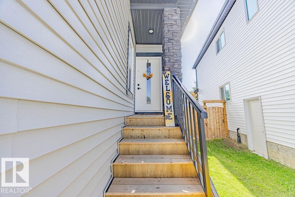 Photo 2 at 18 Meadowlink point(e), McLaughlin, Spruce Grove