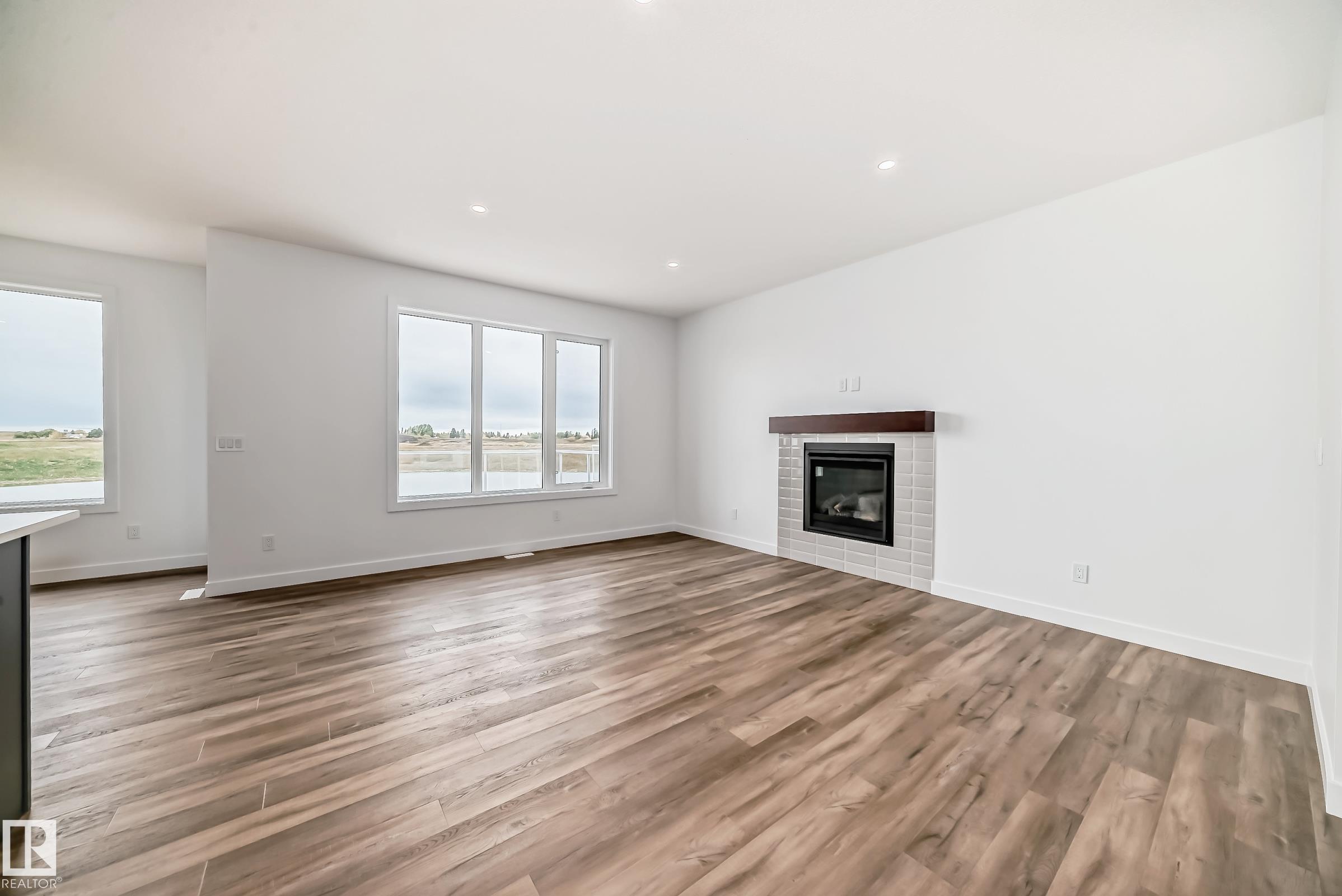 Photo 7 at 10226 92a Avenue, Morinville