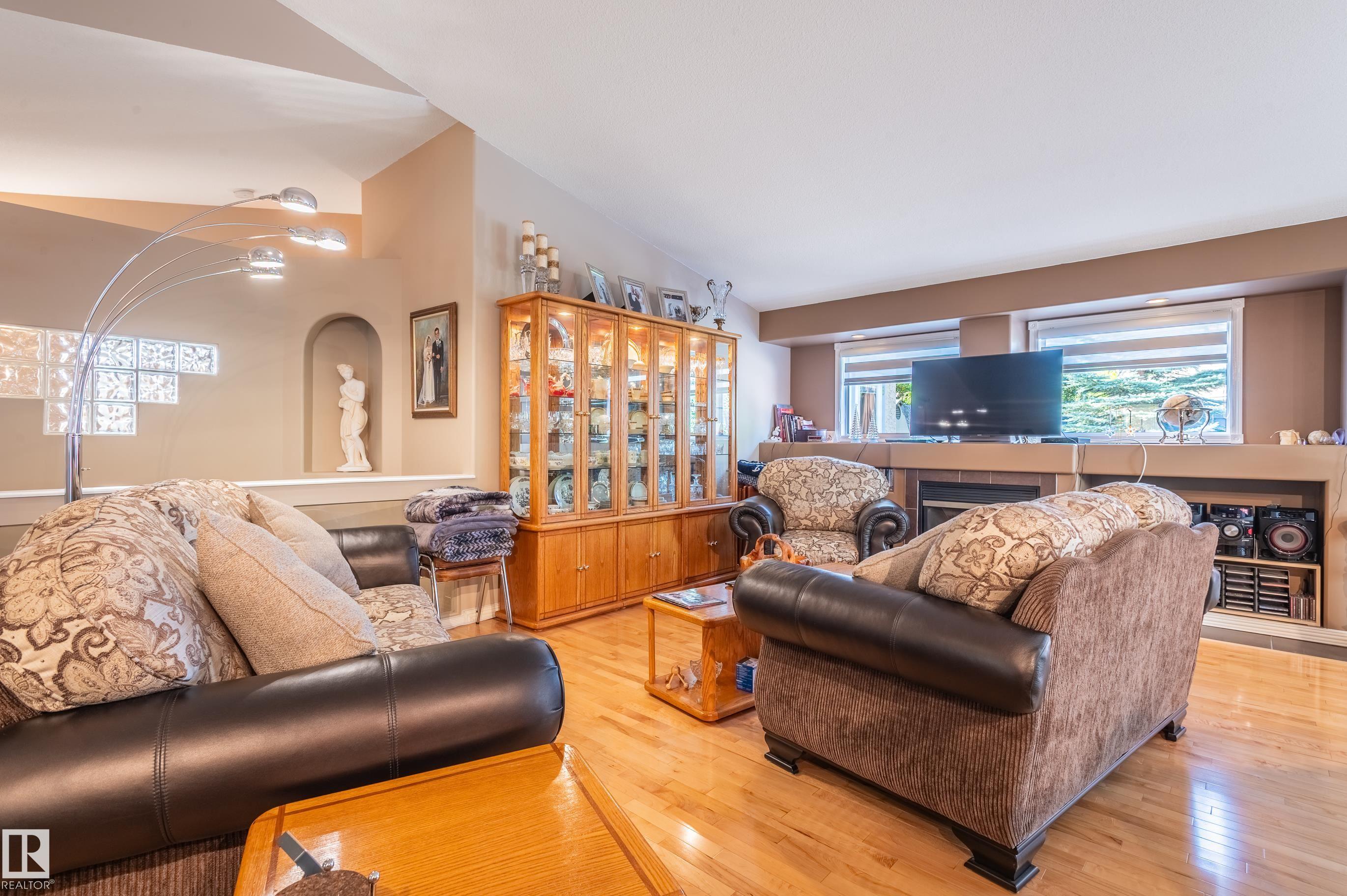Photo 11 at 28 Oakdale Place, Oakmont, St. Albert