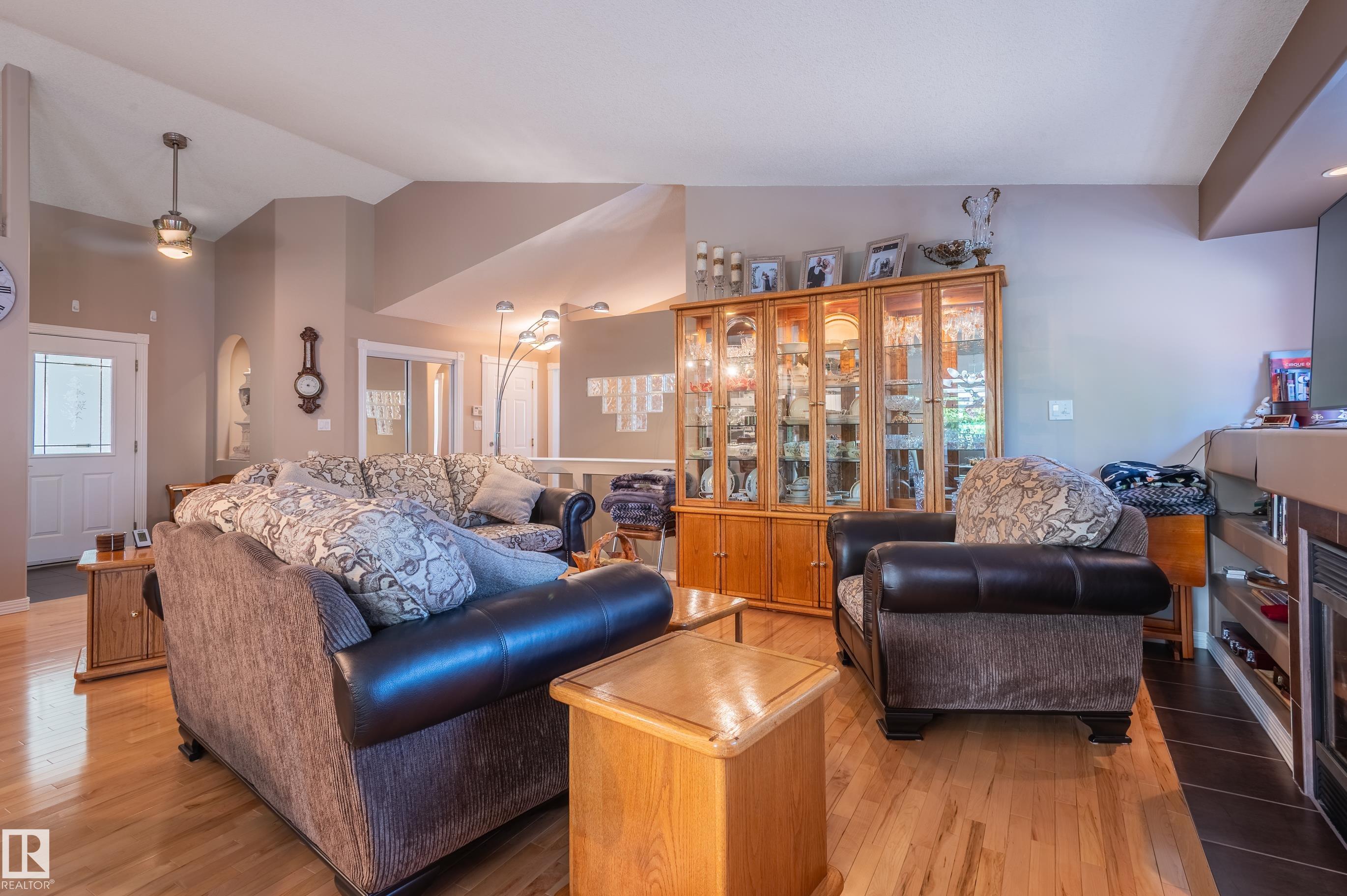 Photo 12 at 28 Oakdale Place, Oakmont, St. Albert