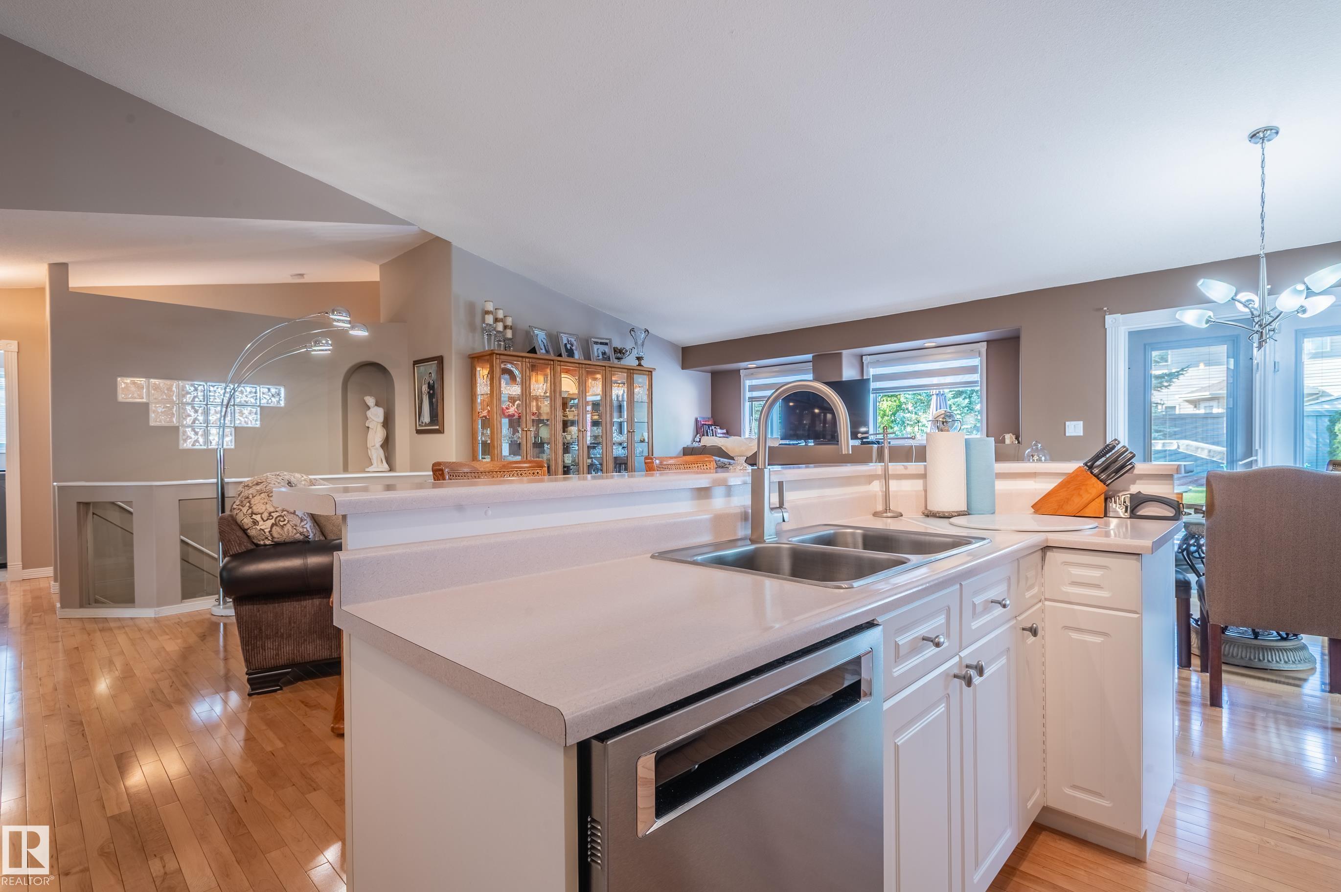 Photo 18 at 28 Oakdale Place, Oakmont, St. Albert