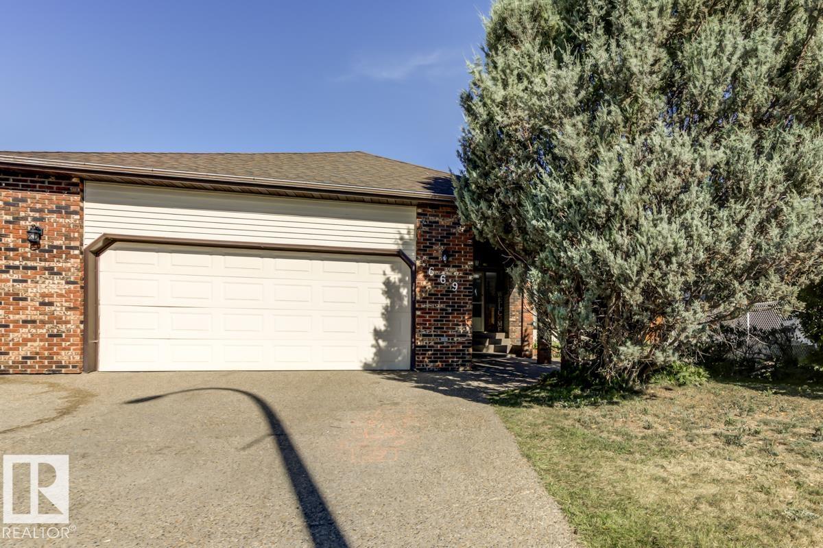 669 Village Drive, Village on the Lake, Sherwood Park 