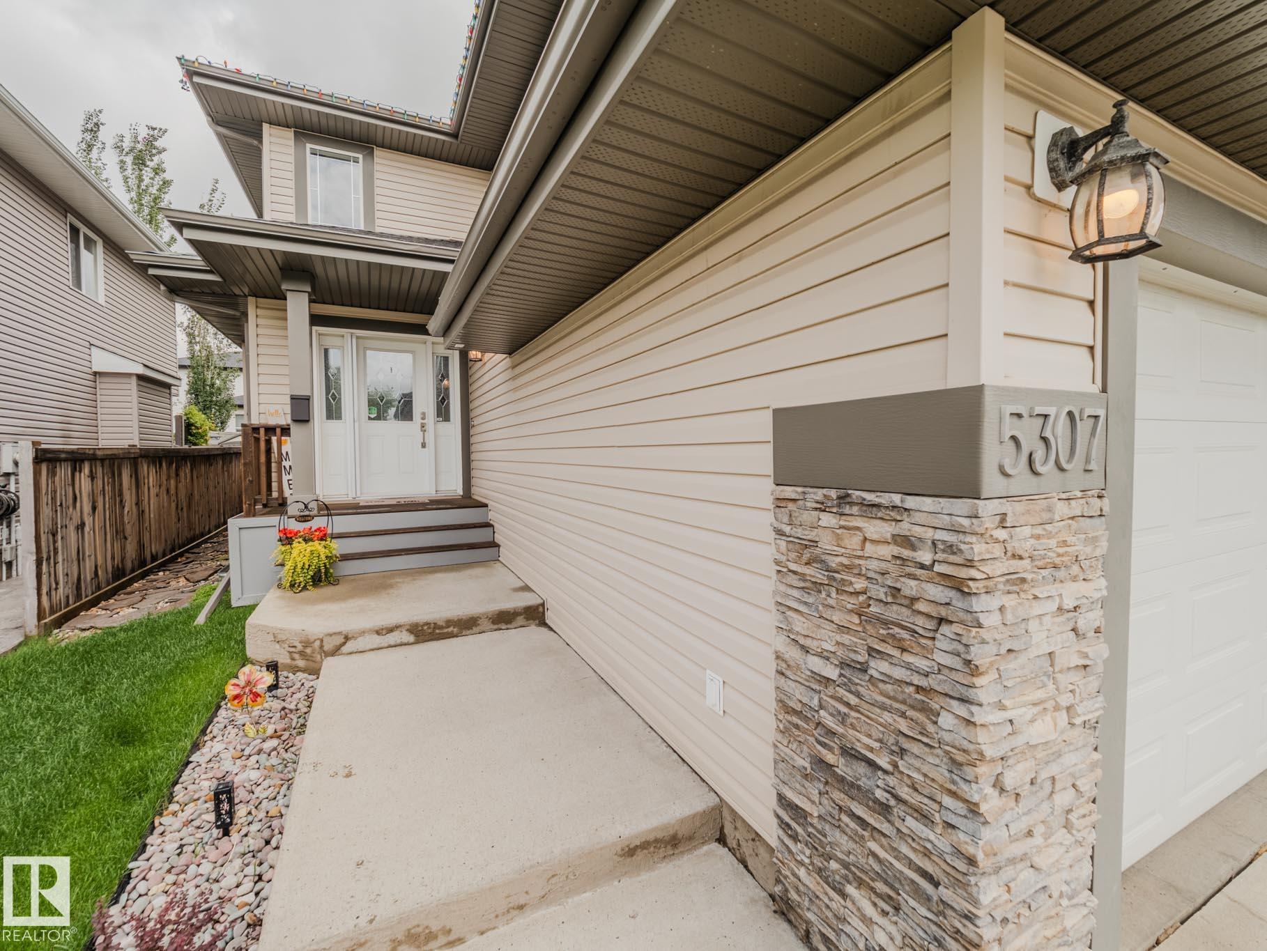 Photo 3 at 5307 61 Street, Eaglemont Heights, Beaumont