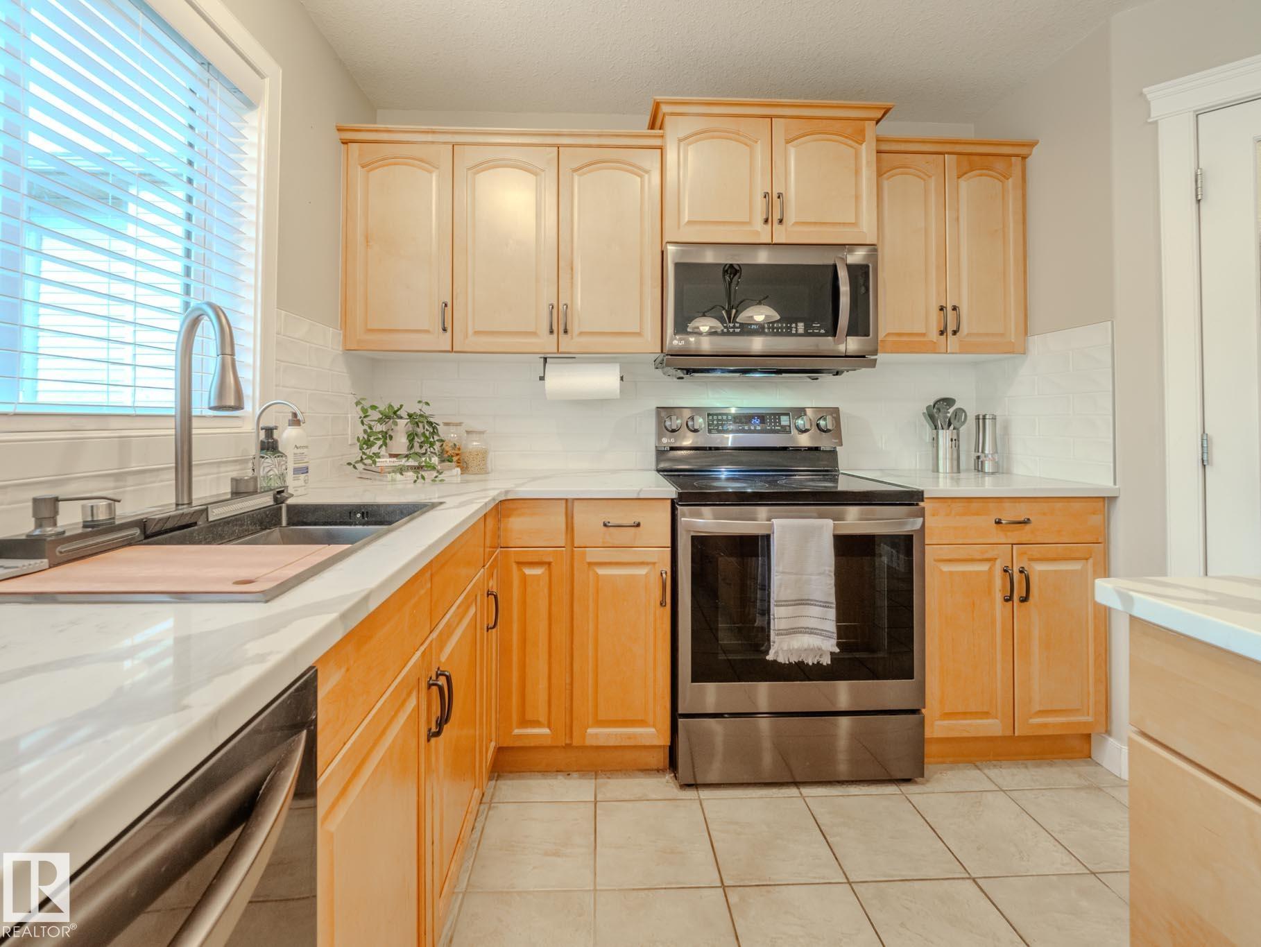 Photo 23 at 5307 61 Street, Eaglemont Heights, Beaumont