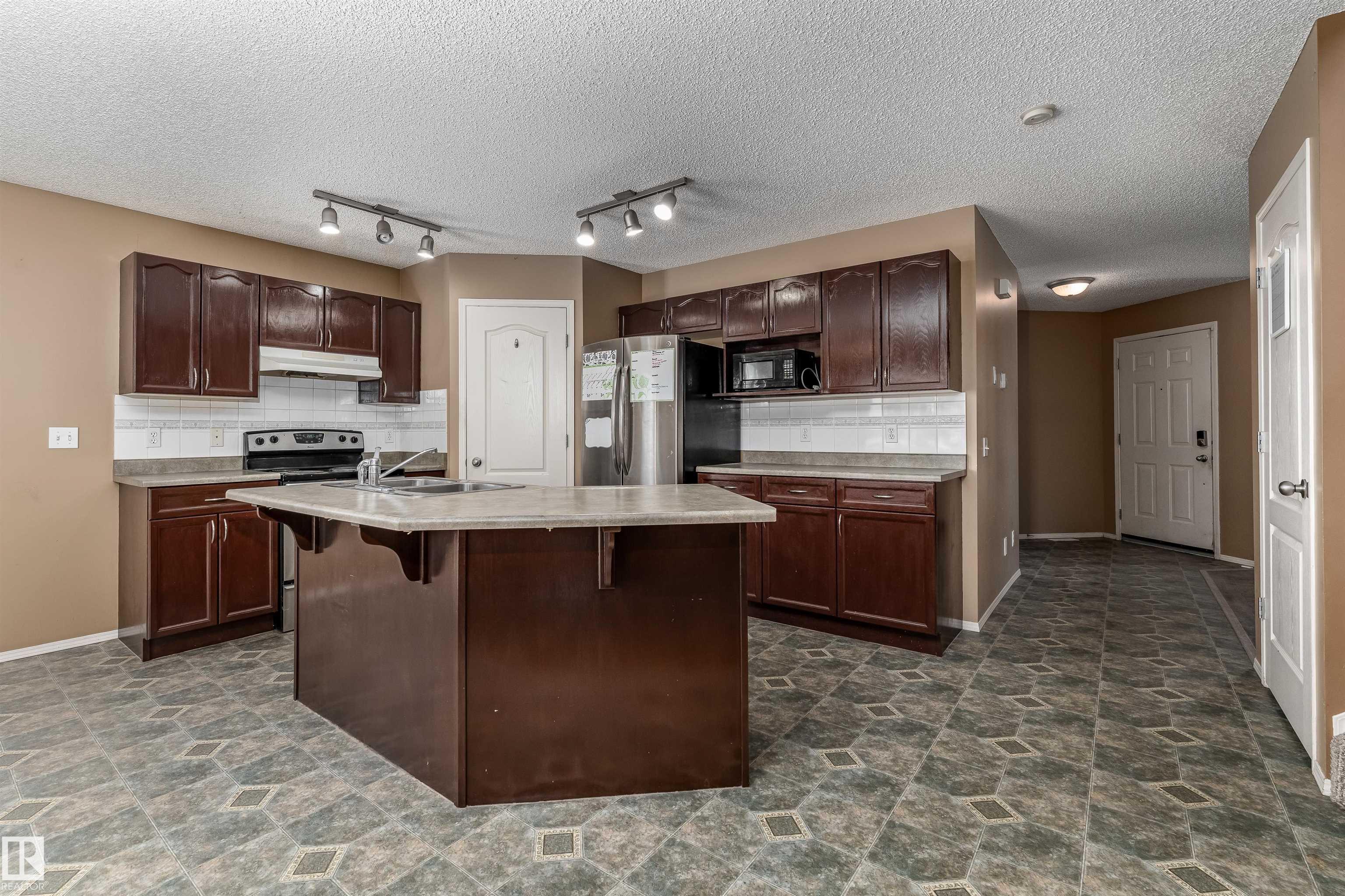 Photo 11 at 64 Leyland Way, Lakewood, Spruce Grove